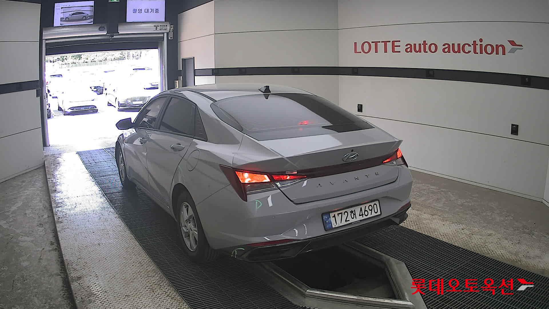 Hyundai Elantra - 16