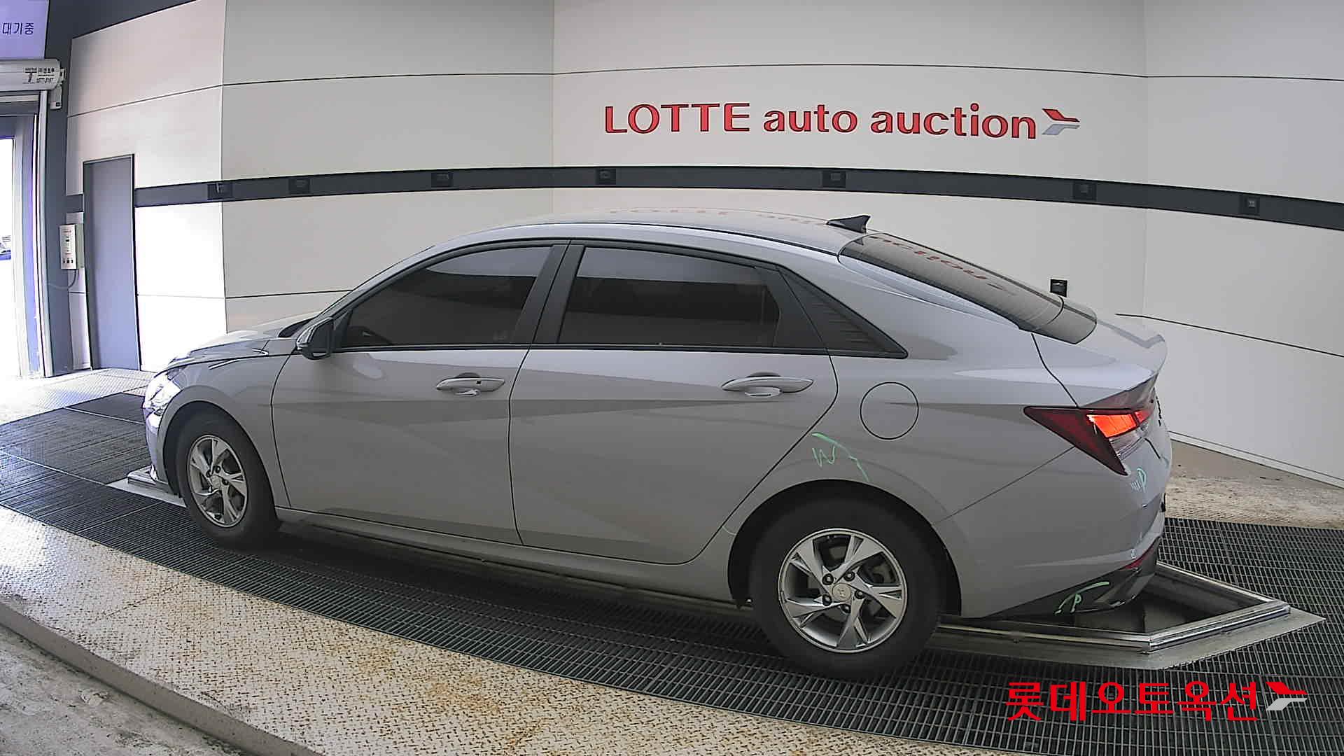 Hyundai Elantra - 14