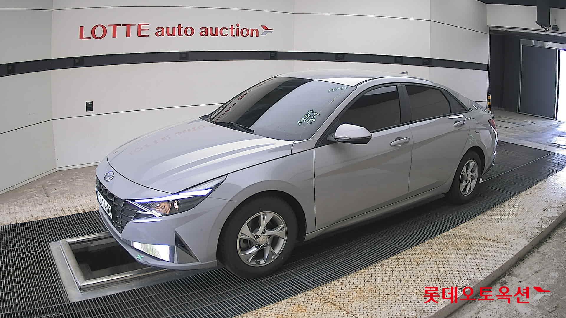 Hyundai Elantra - 11