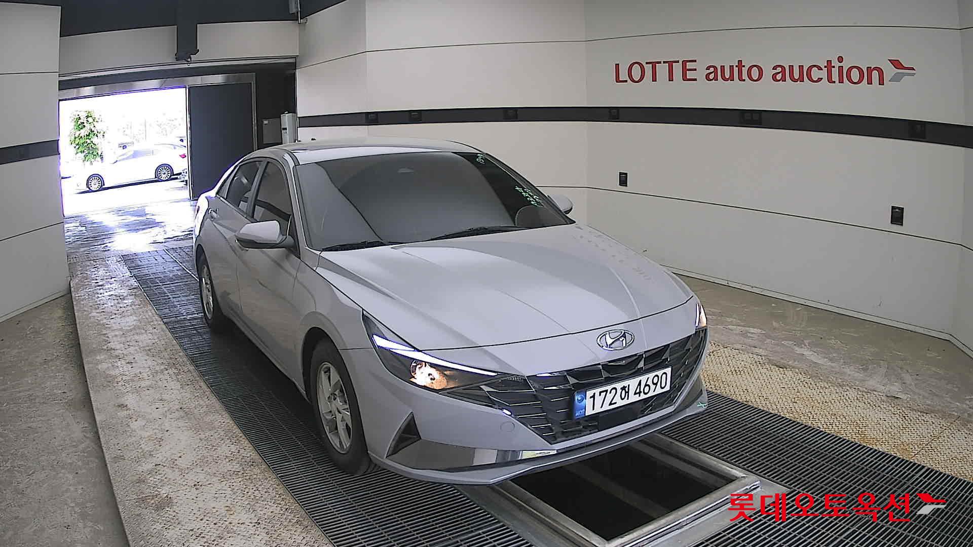 Hyundai Elantra - 24