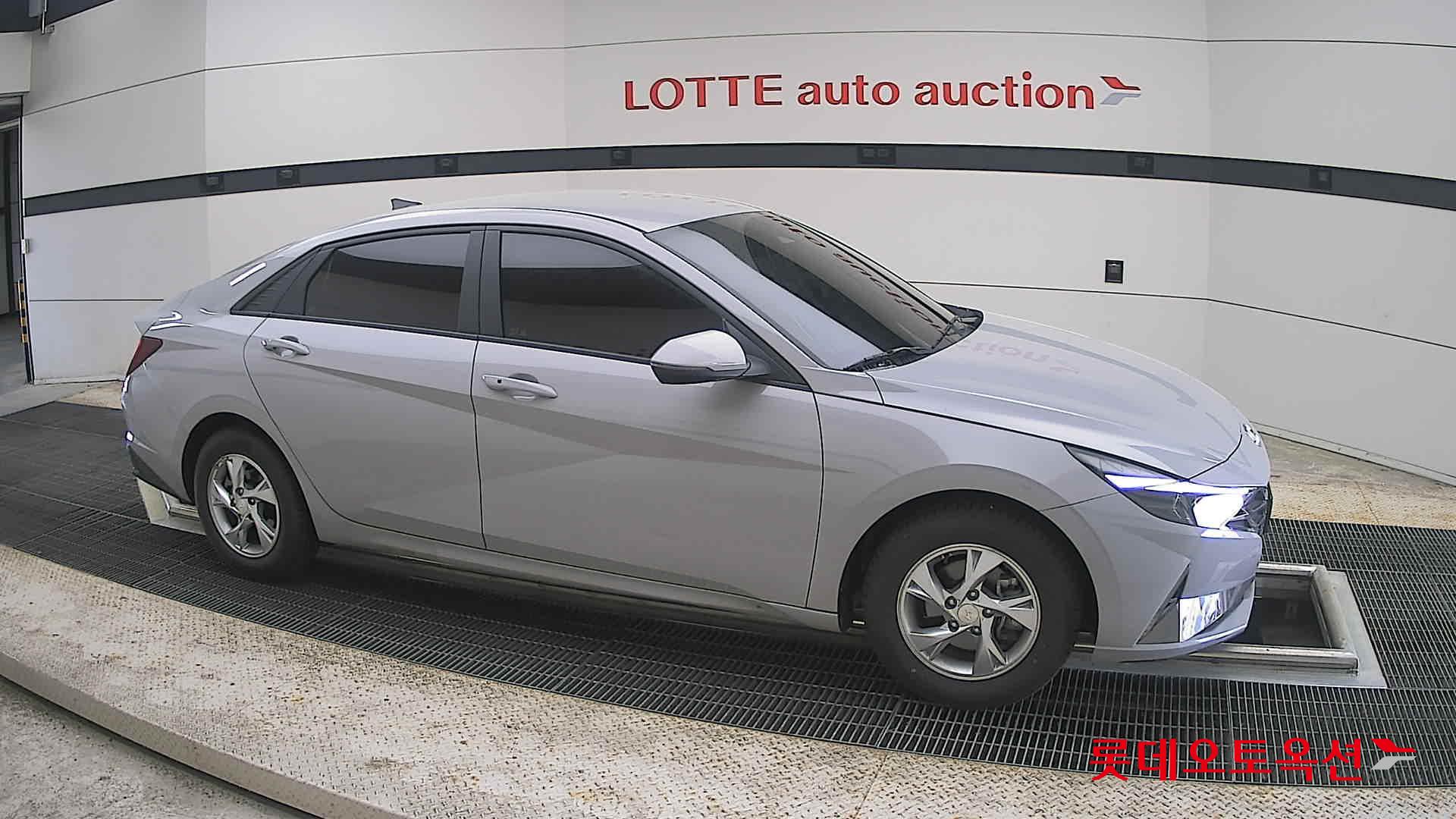Hyundai Elantra - 22