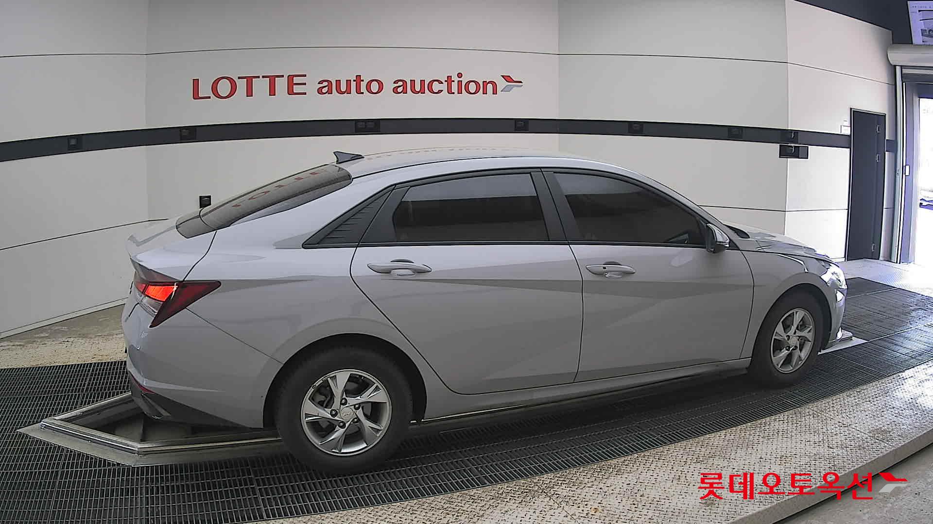 Hyundai Elantra - 20