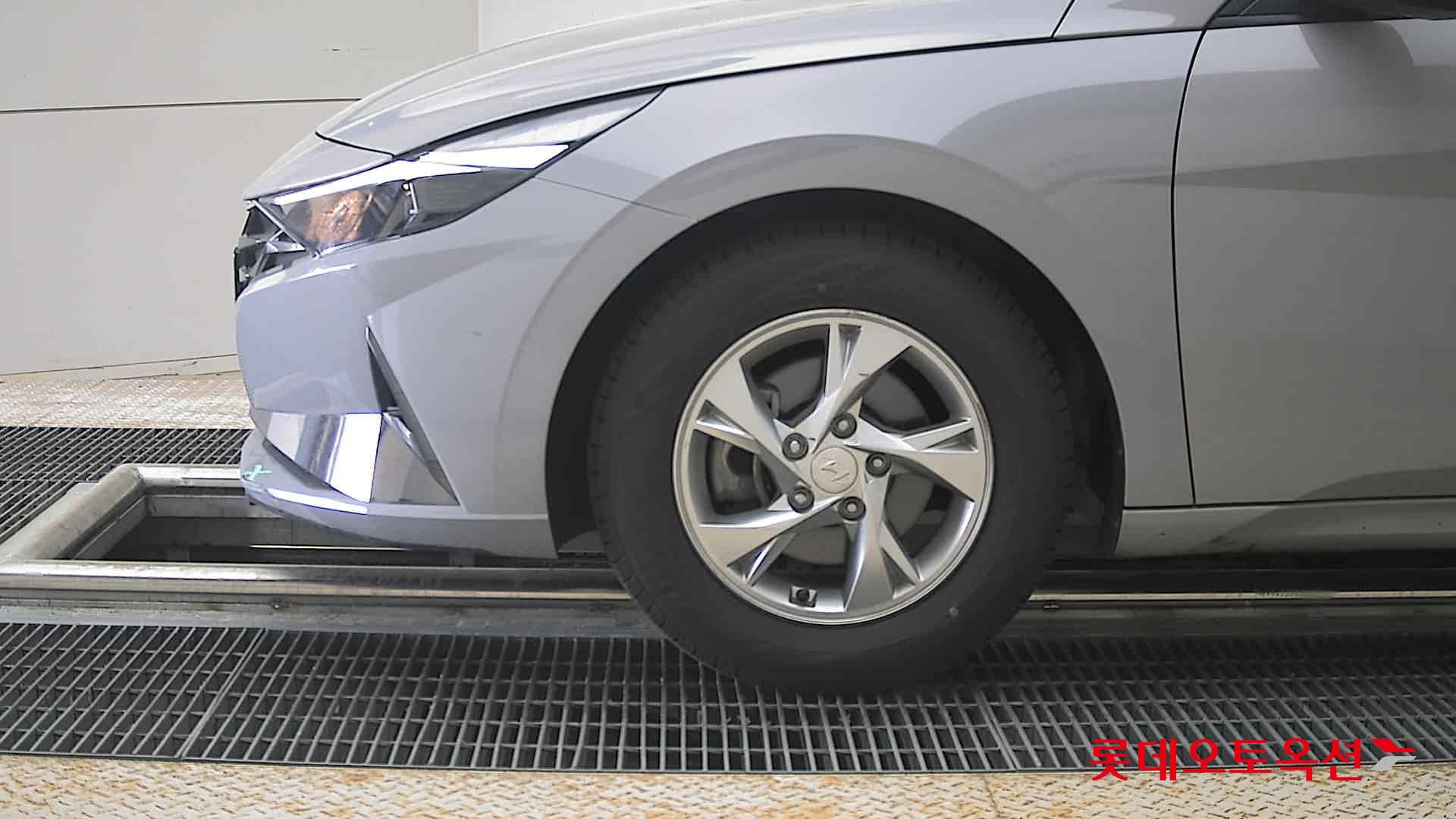 Hyundai Elantra - 25