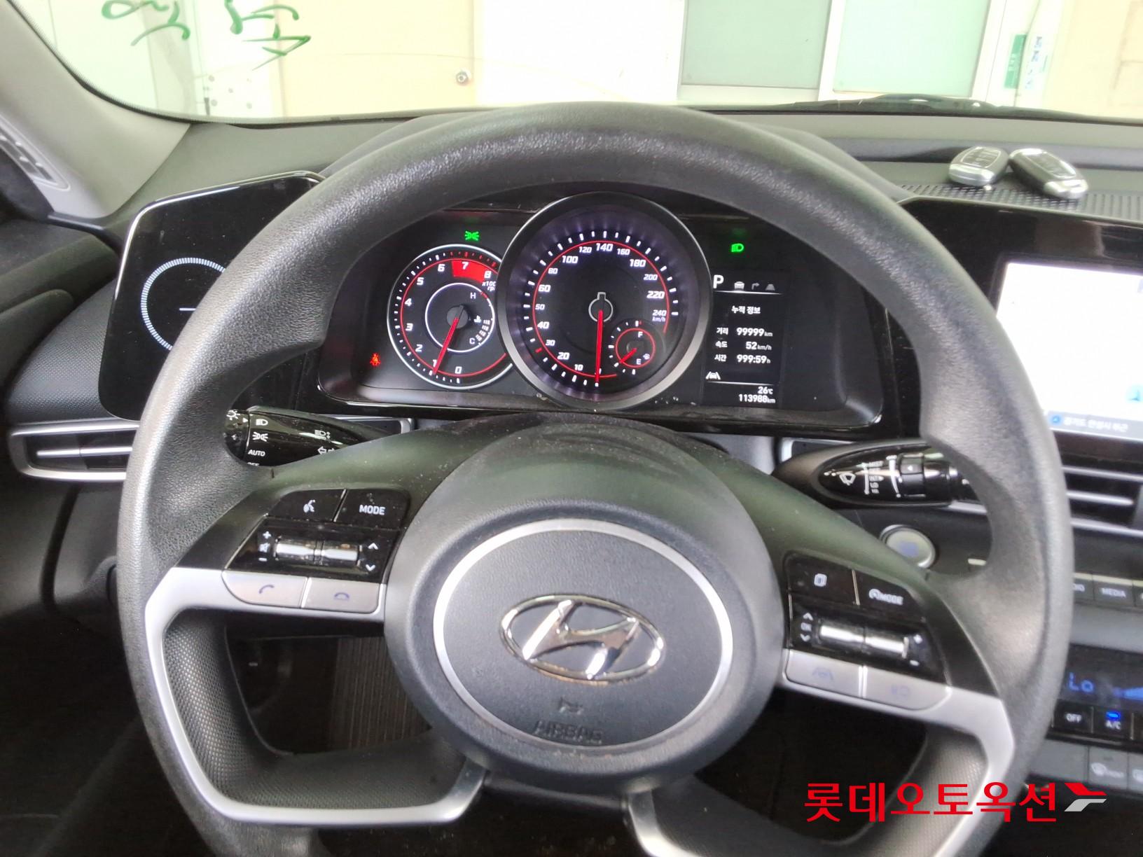 Hyundai Elantra - 30