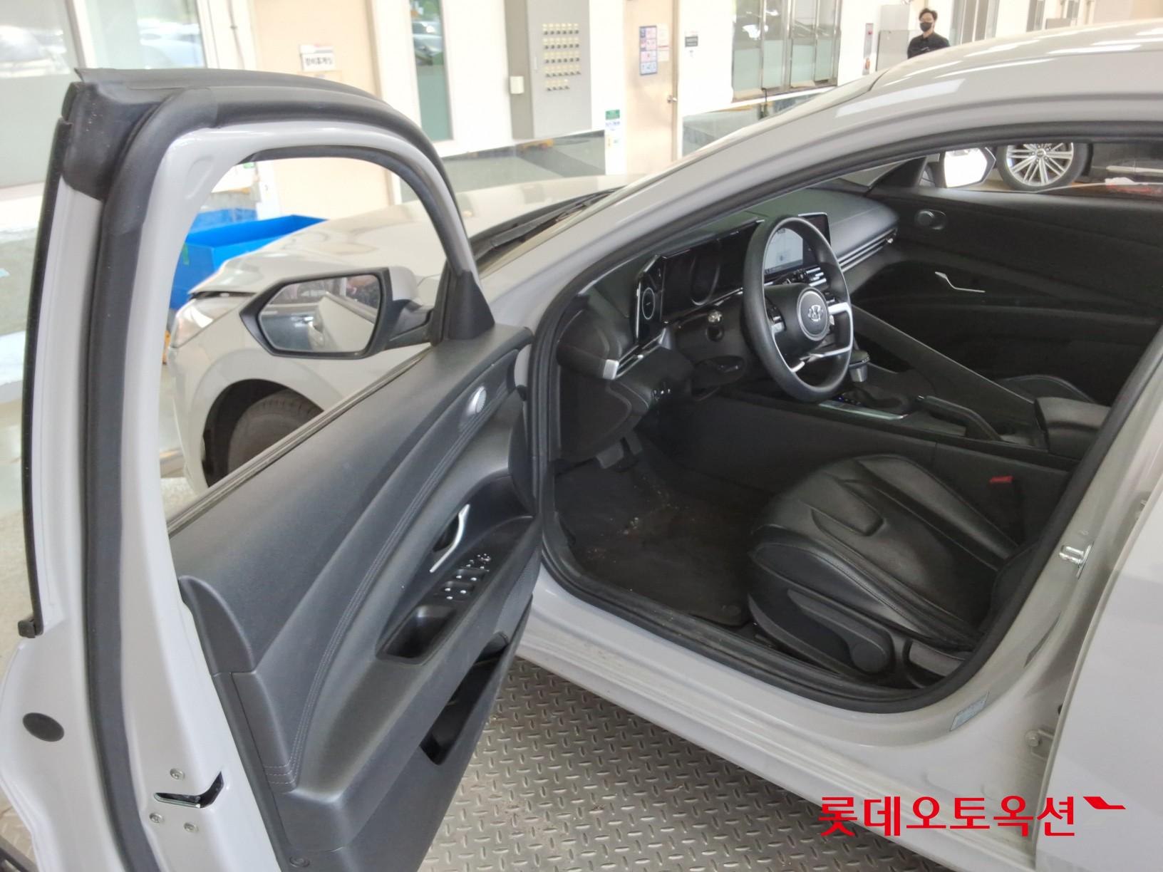 Hyundai Elantra - 37