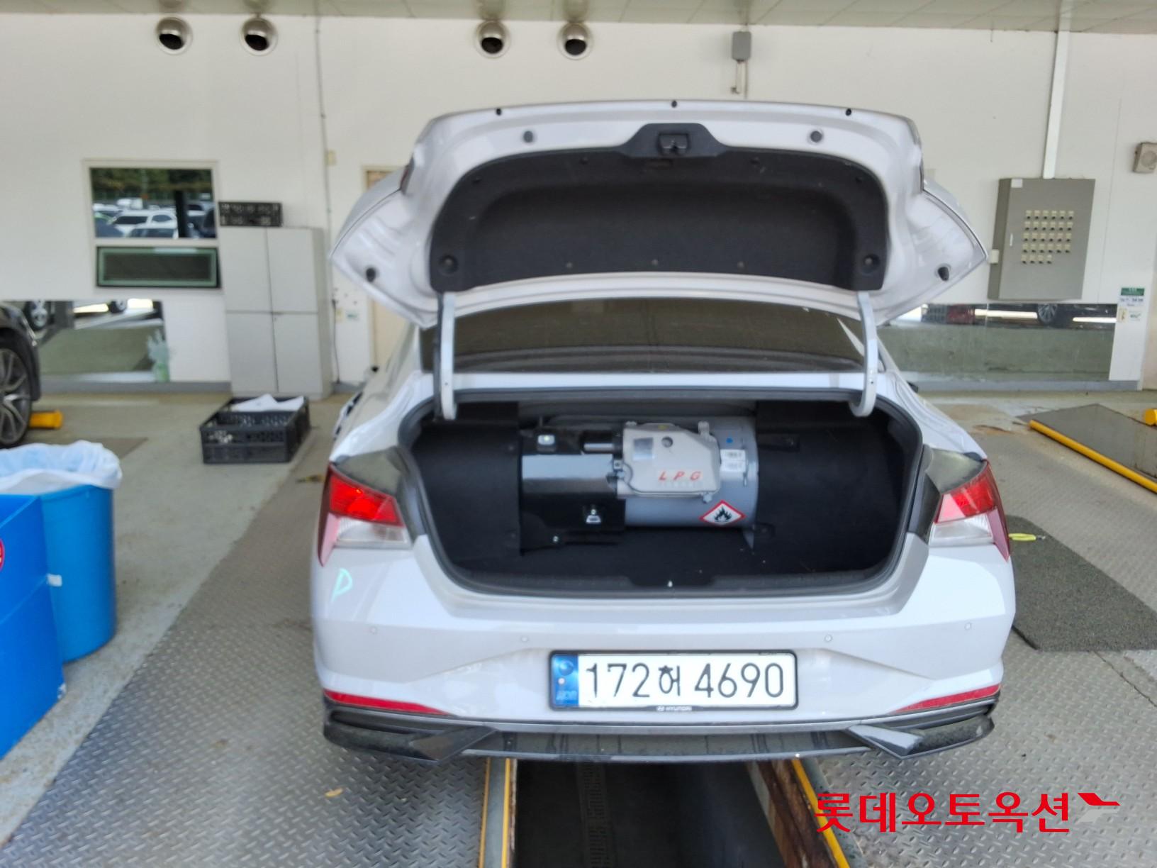 Hyundai Elantra - 9