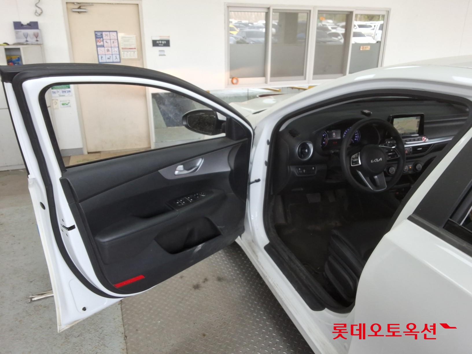 Kia K3 2022 - Image 36