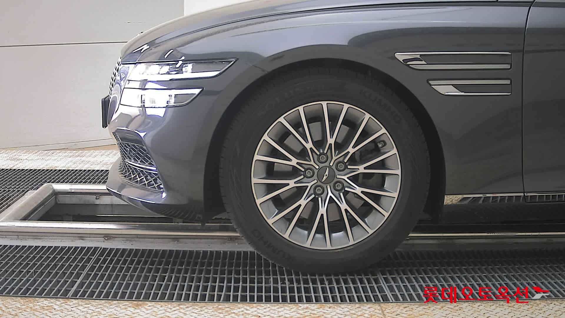 Genesis G80 - 25