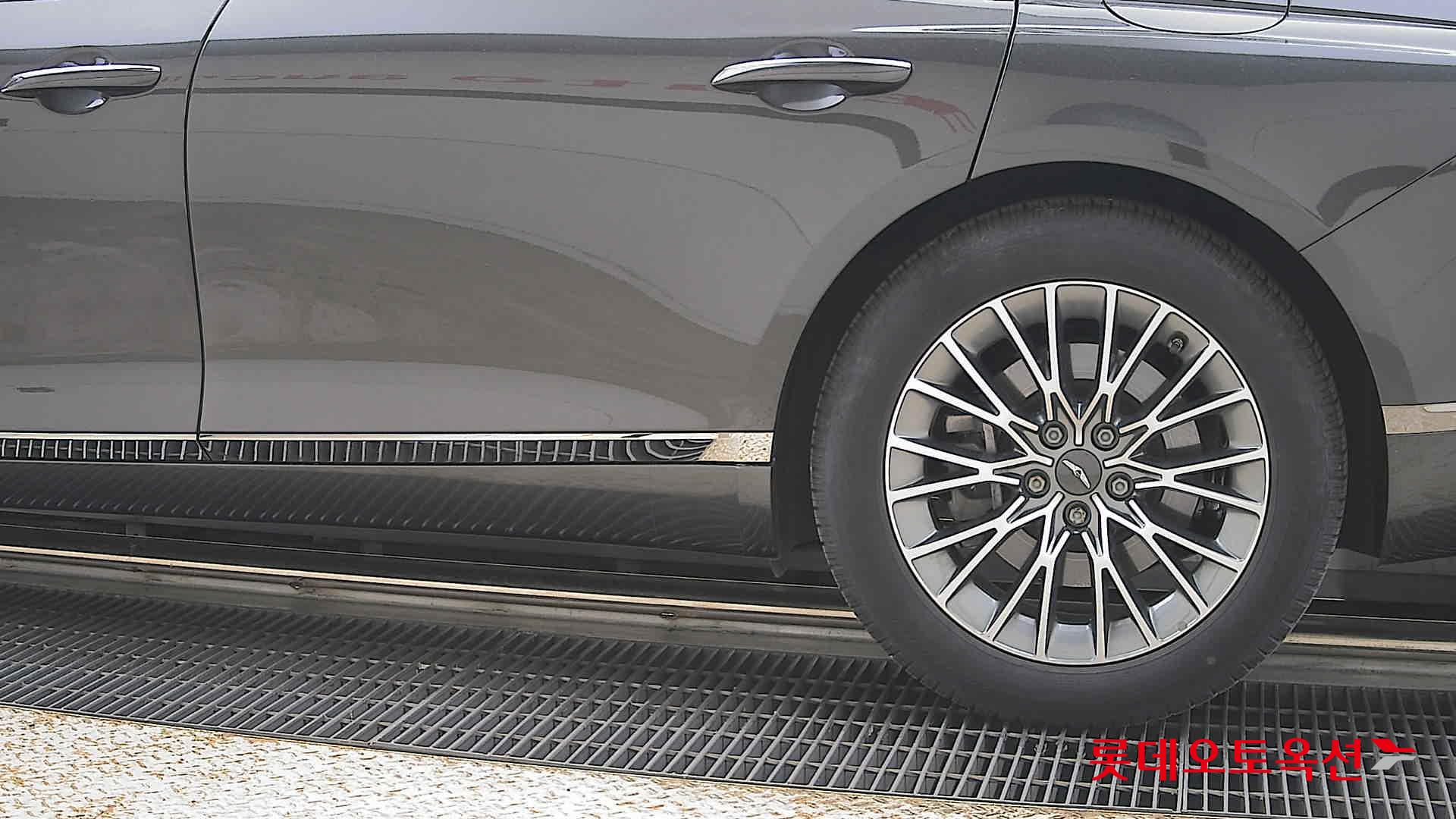 Genesis G80 - 26