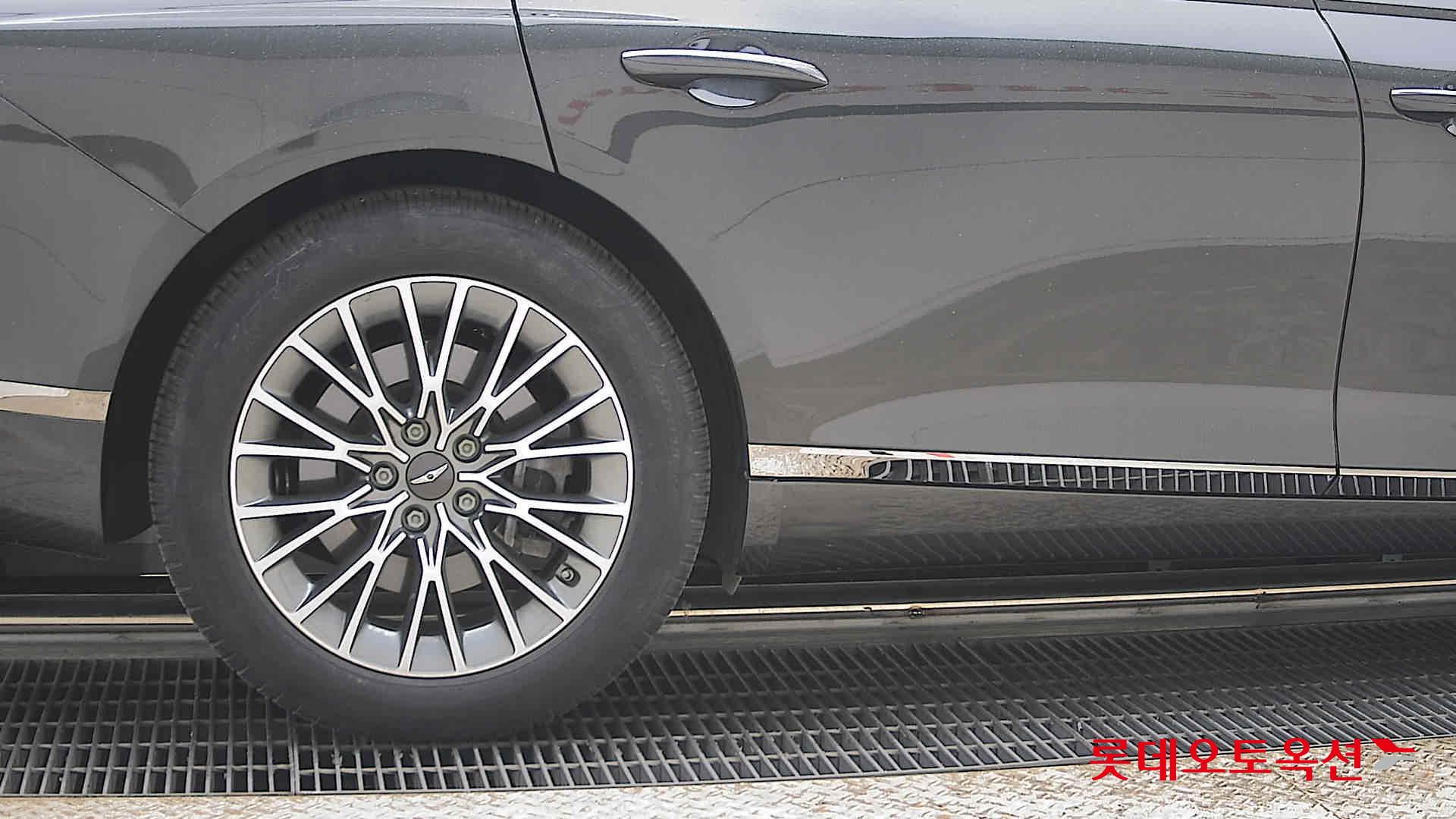 Genesis G80 - 28