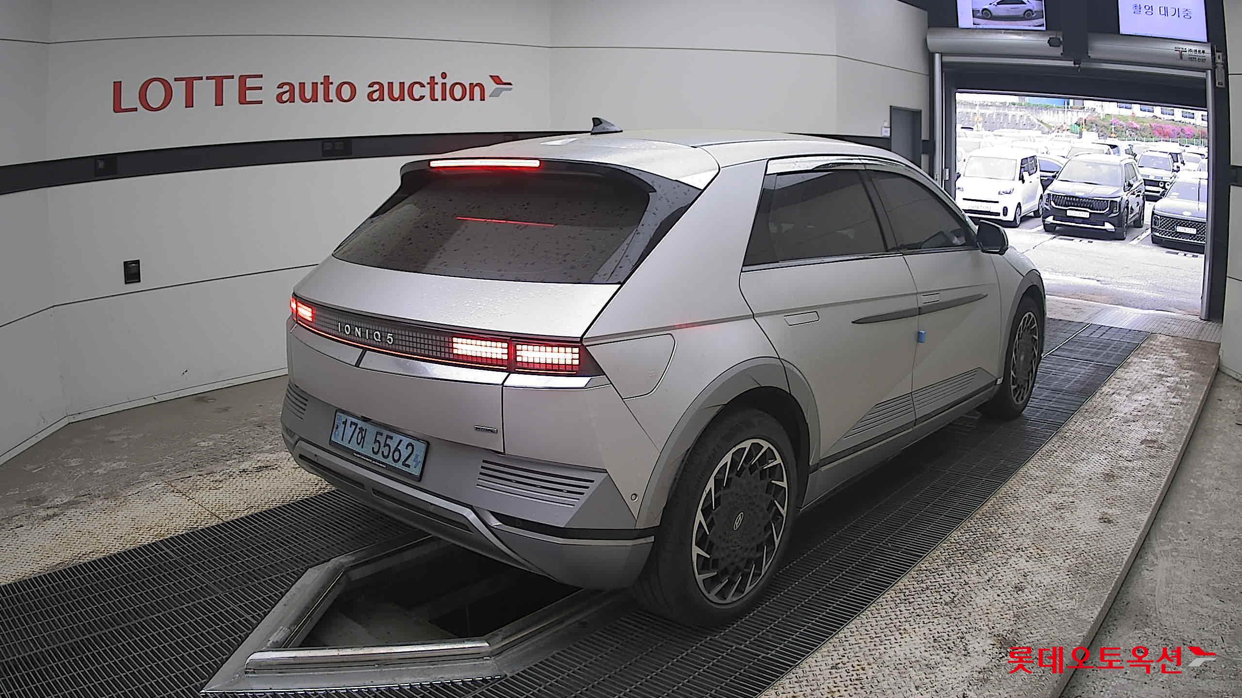 Hyundai Ioniq 5 - 5