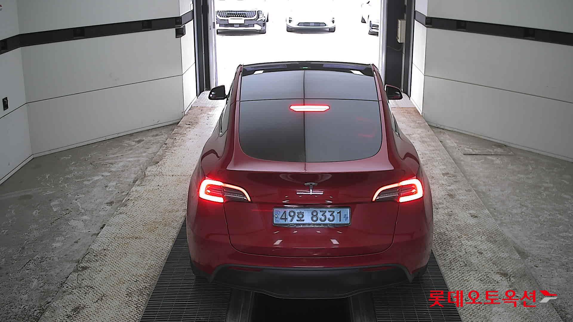 Tesla Model Y 2021 - Image 17