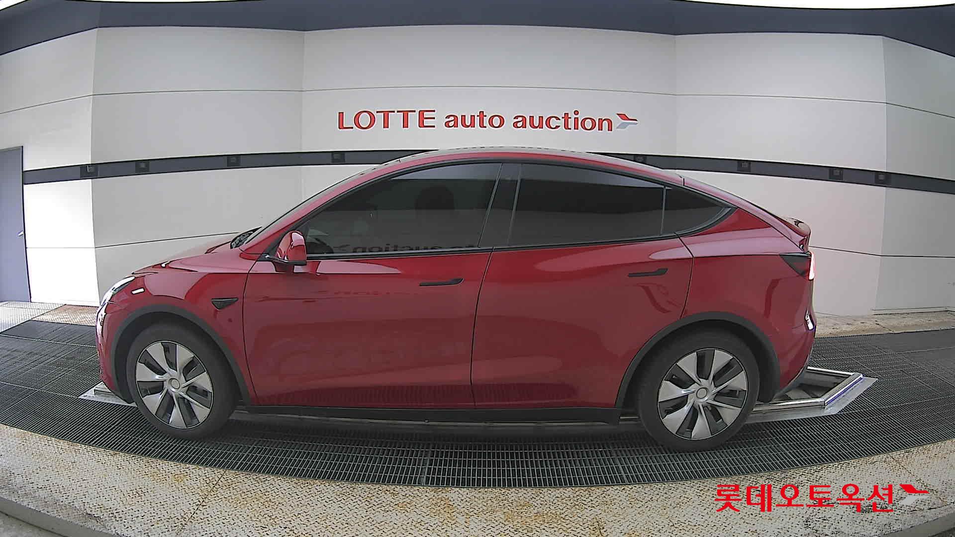 Tesla Model Y 2021 - Image 13