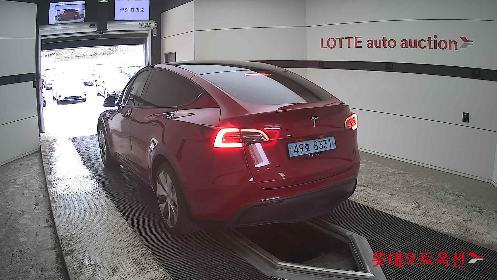 Tesla Model Y 2021 - Image 16