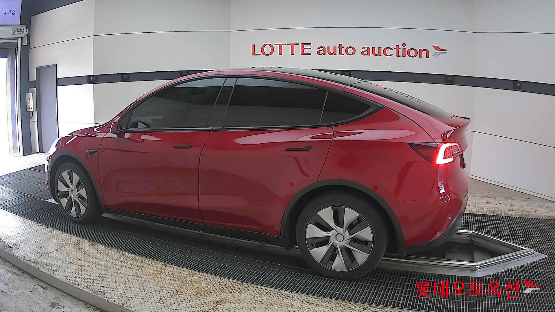 Tesla Model Y 2021 - Image 14