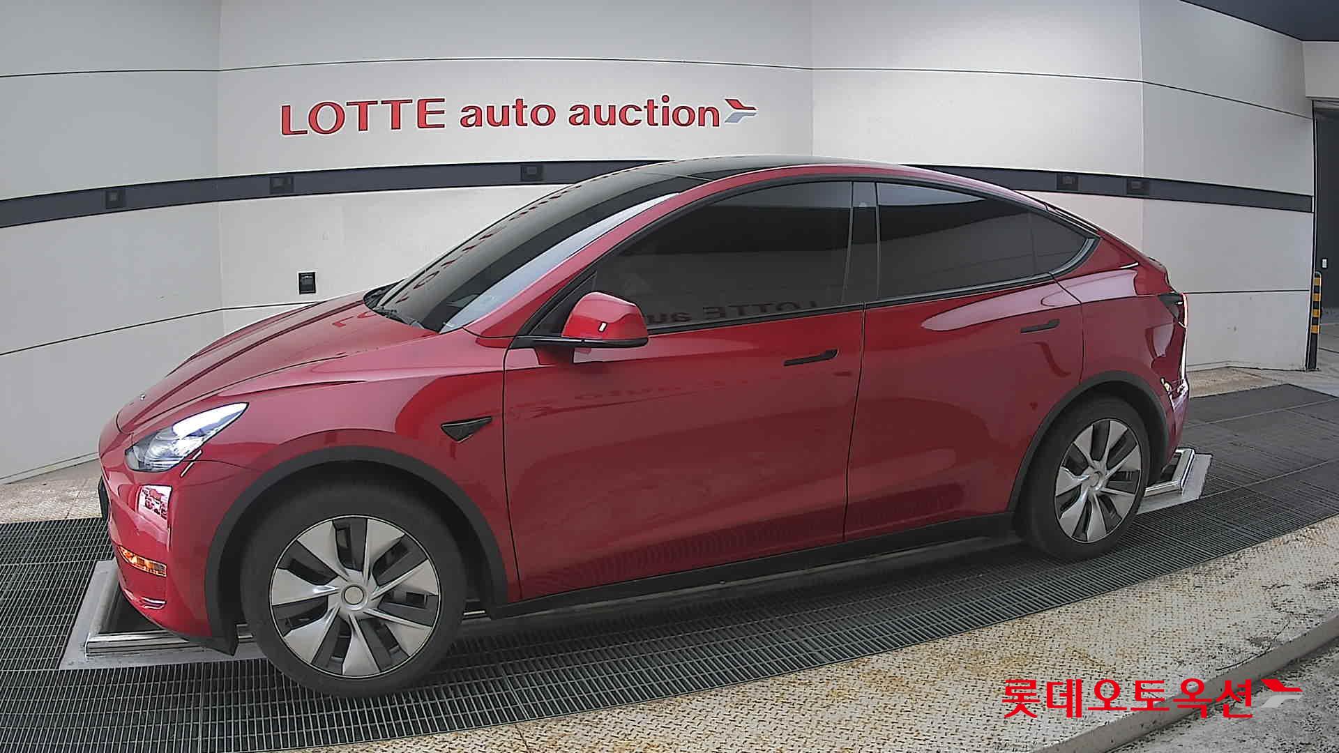 Tesla Model Y 2021 - Image 12