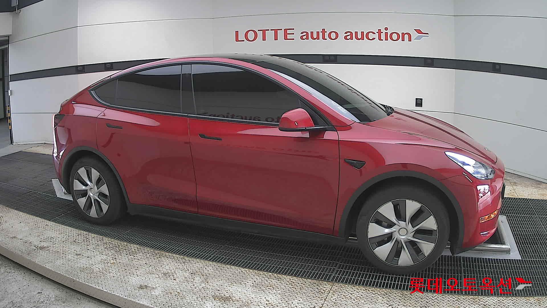 Tesla Model Y 2021 - Image 22