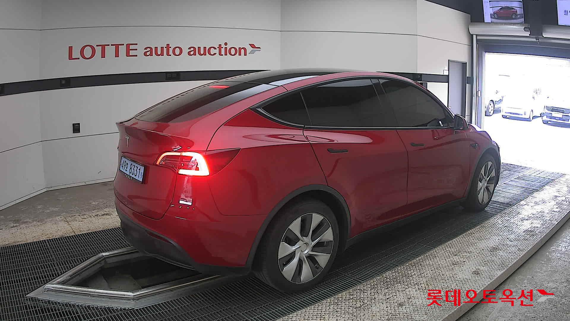 Tesla Model Y 2021 - Image 19