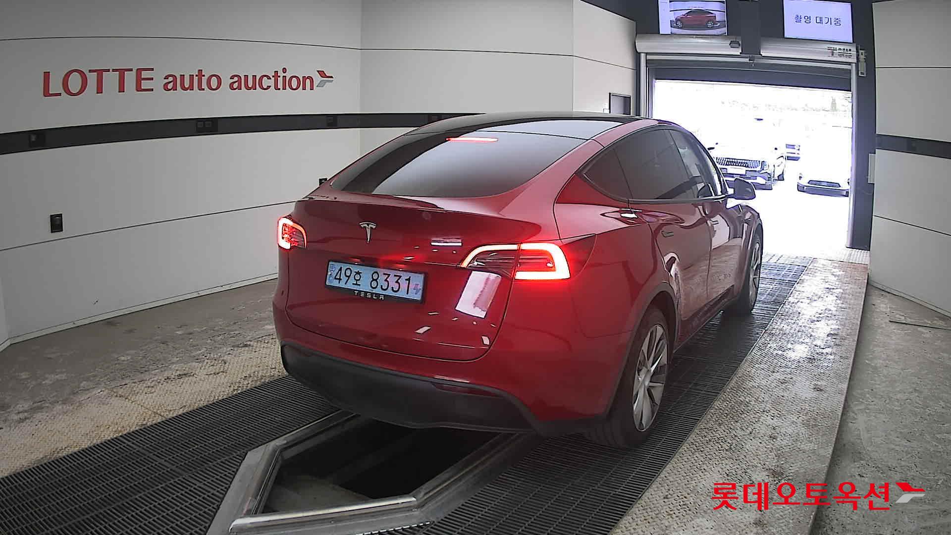 Tesla Model Y 2021 - Image 18