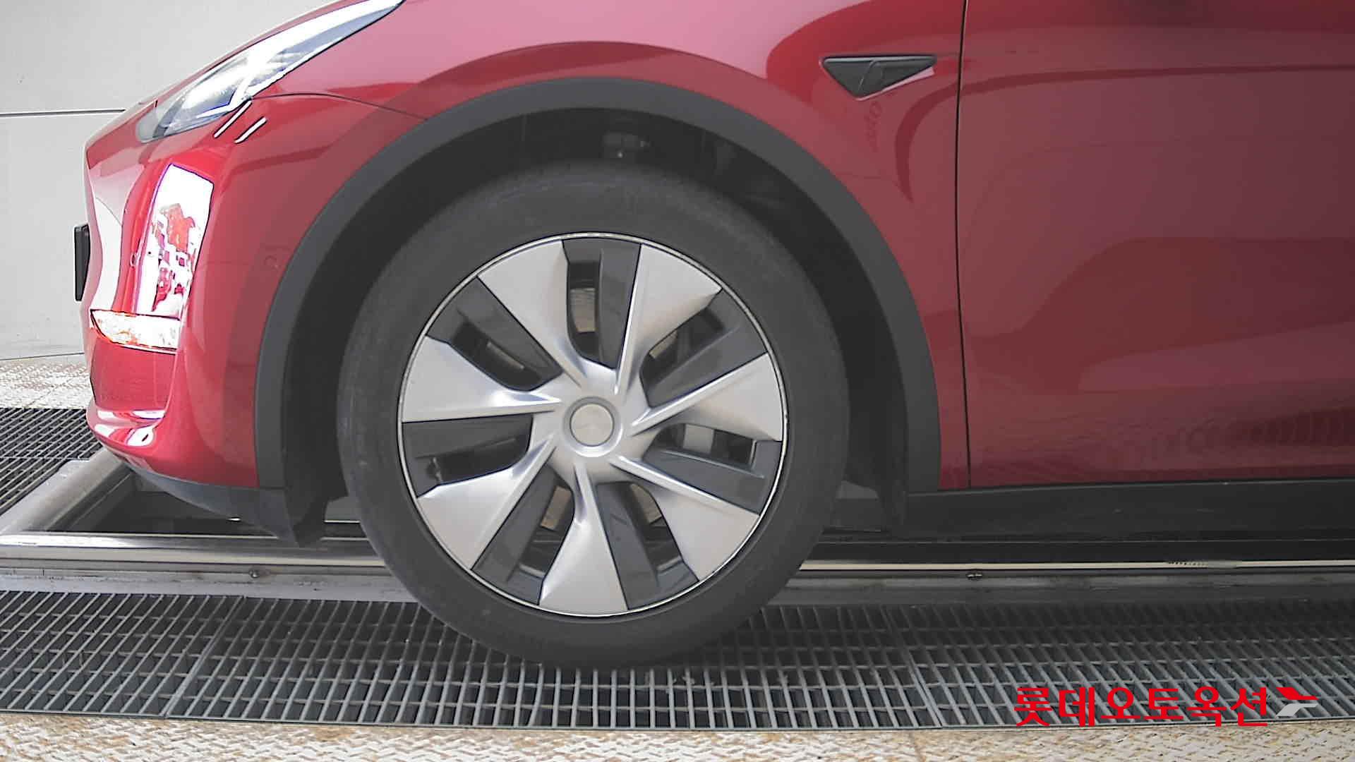 Tesla Model Y 2021 - Image 25