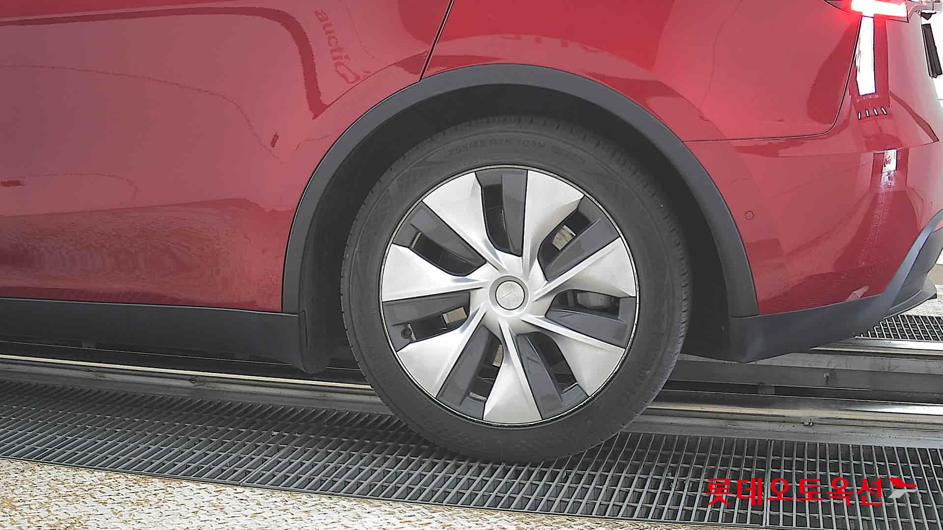 Tesla Model Y 2021 - Image 26