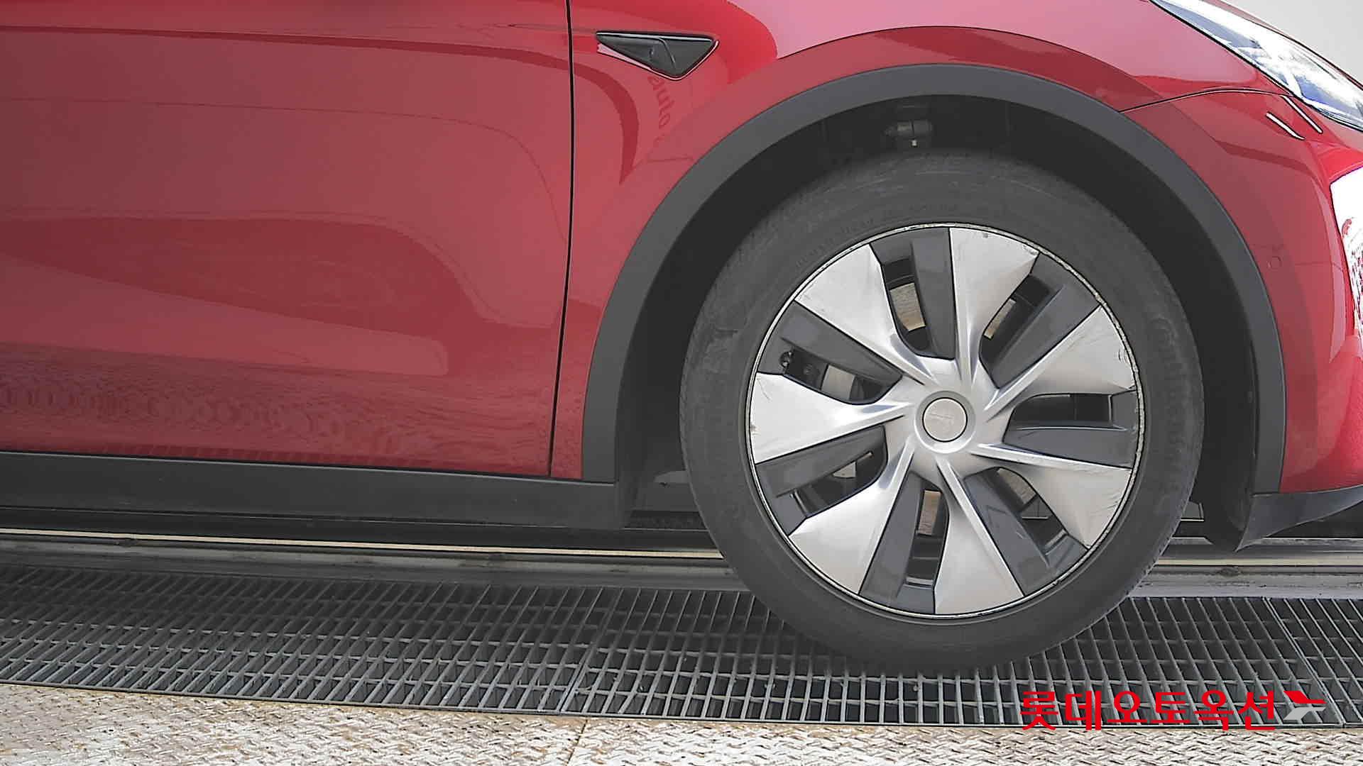 Tesla Model Y 2021 - Image 27