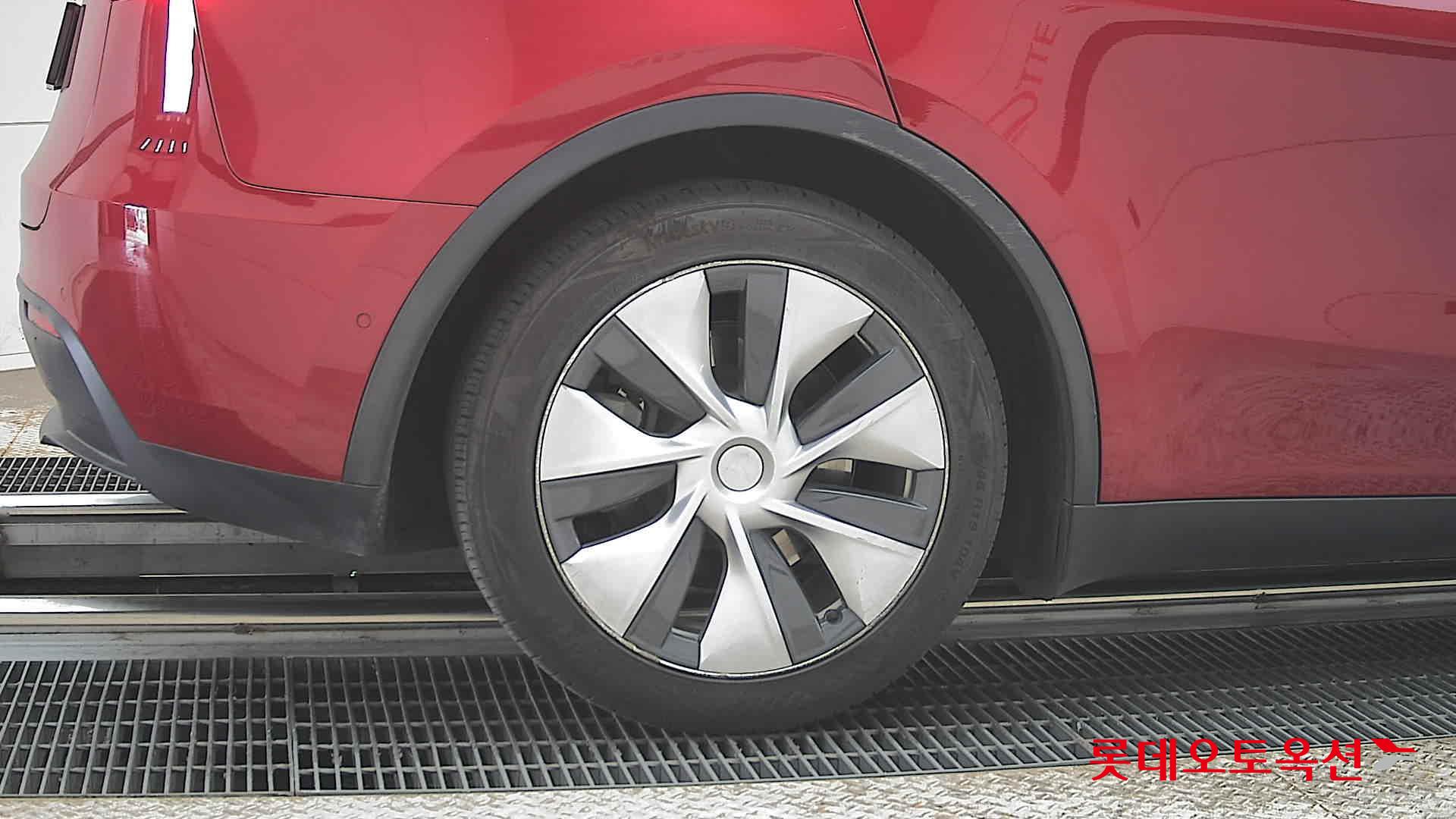 Tesla Model Y 2021 - Image 28