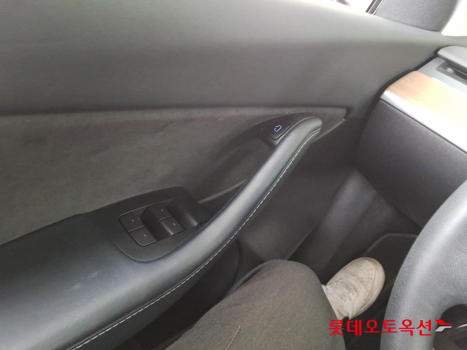 Tesla Model Y 2021 - Image 29