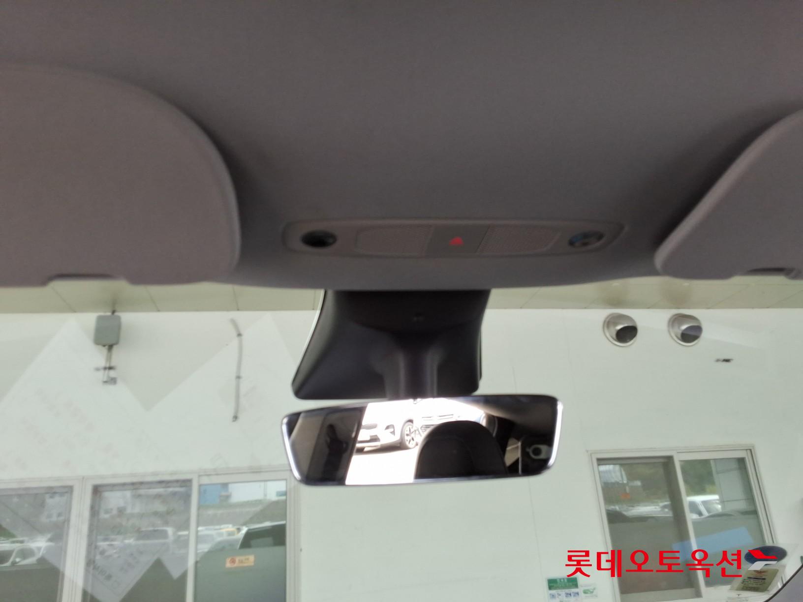 Tesla Model Y 2021 - Image 34