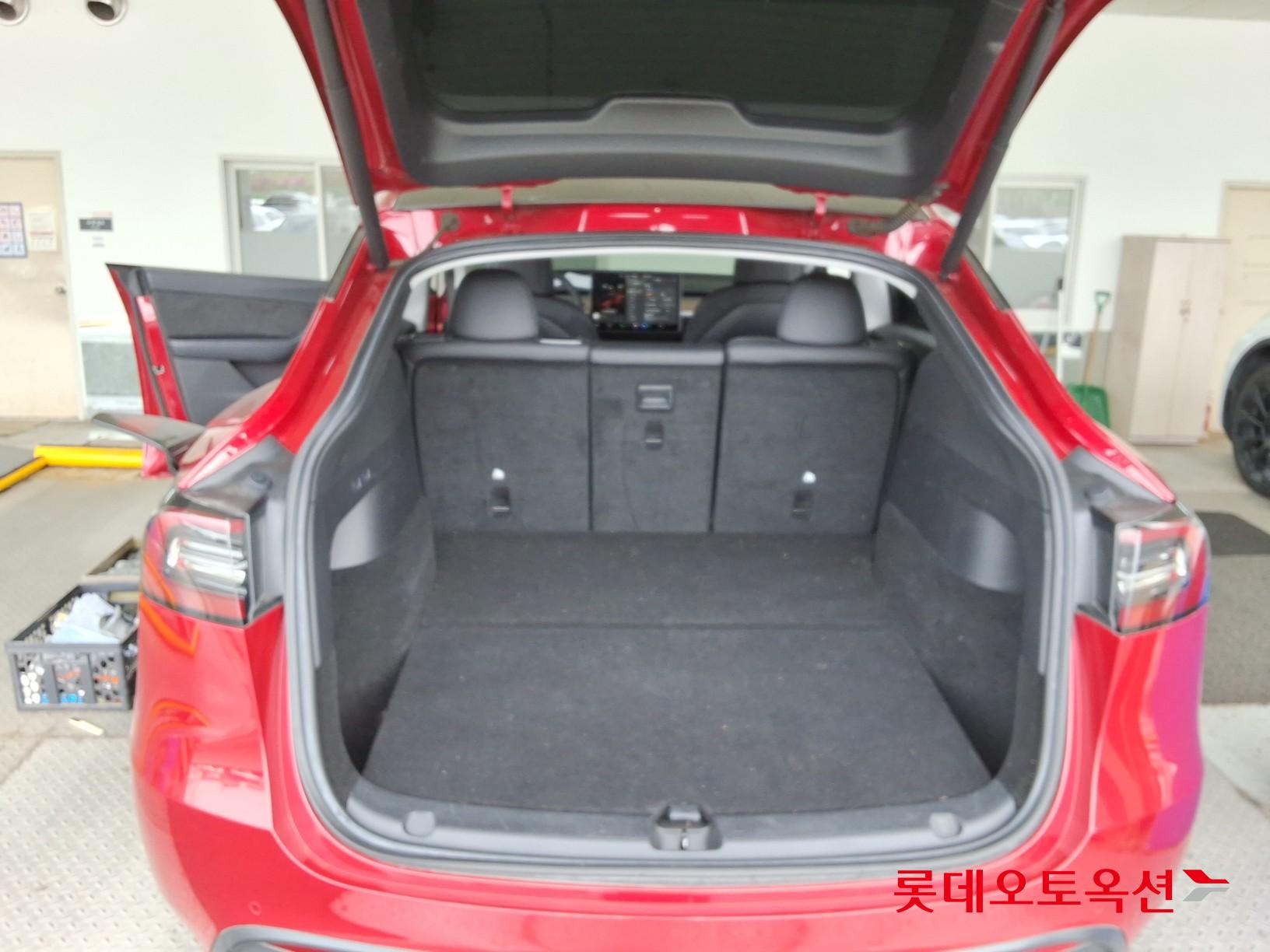 Tesla Model Y 2021 - Image 9