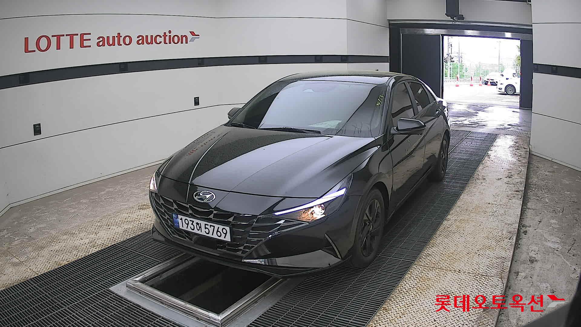 Hyundai Elantra 2023 - Image 10
