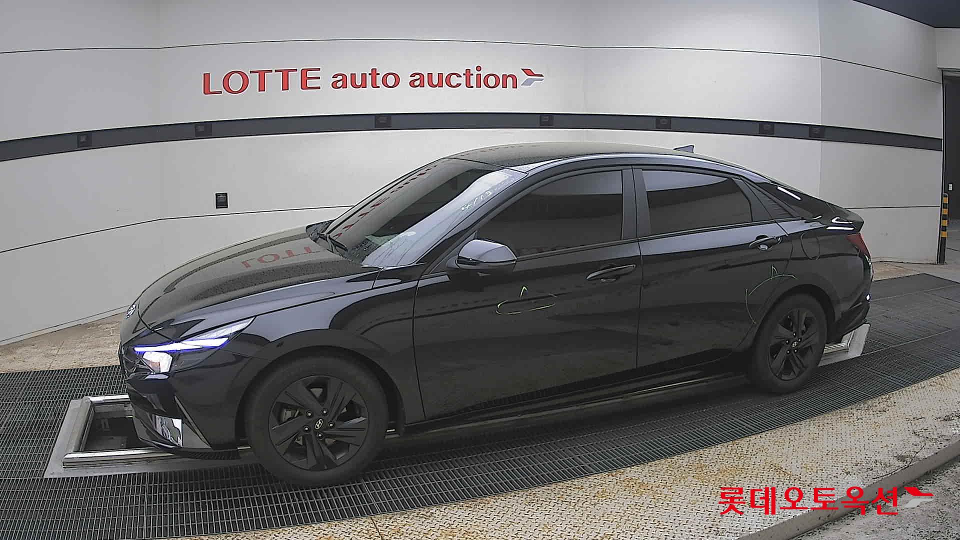 Hyundai Elantra 2023 - Image 12