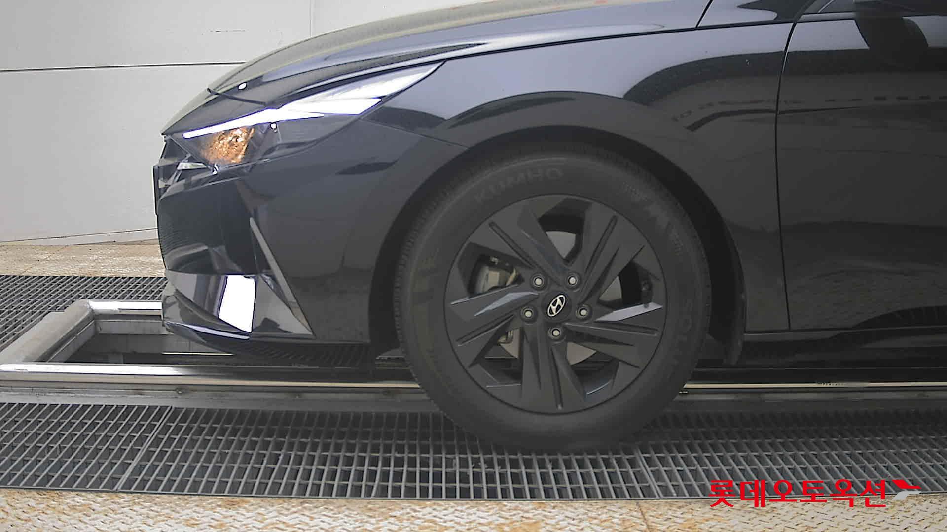 Hyundai Elantra 2023 - Image 25