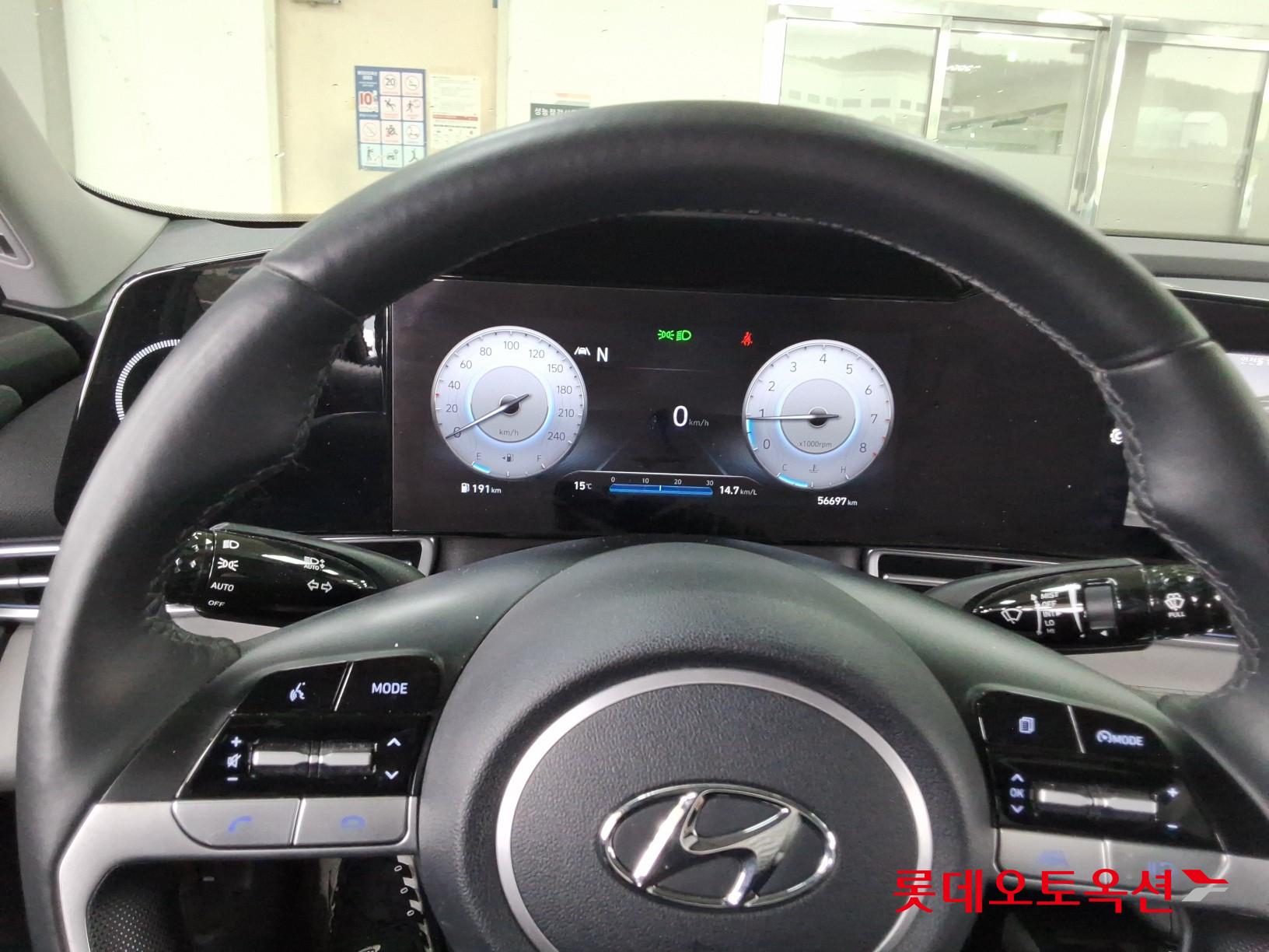 Hyundai Elantra 2023 - Image 30