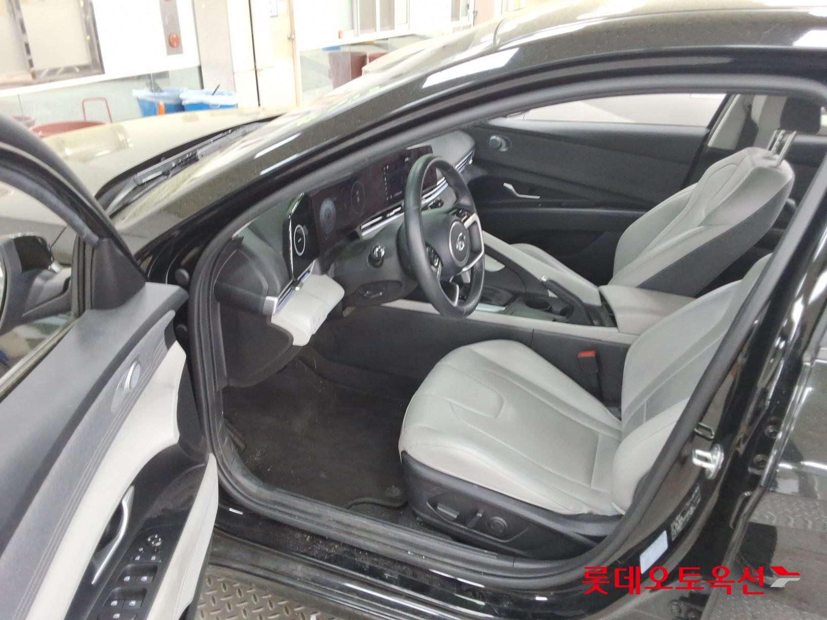 Hyundai Elantra 2023 - Image 36