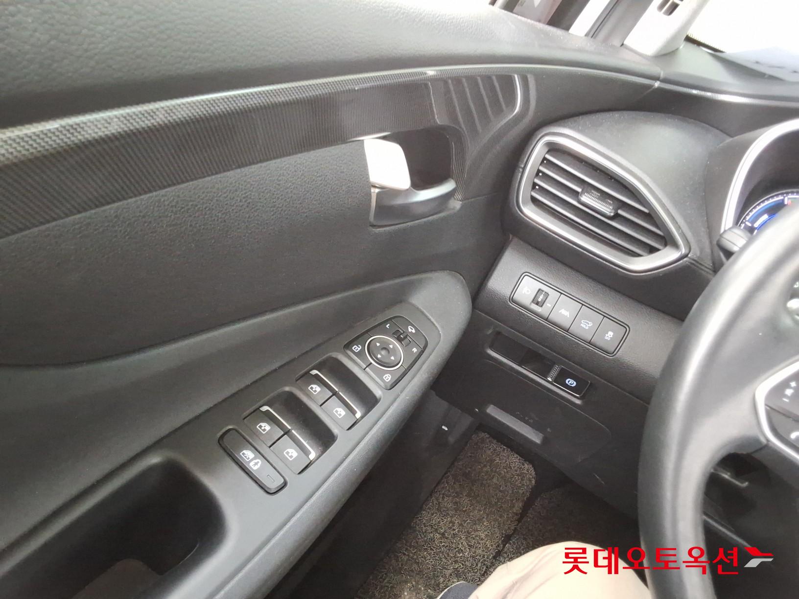 Hyundai Santa Fe 2022 - Image 29