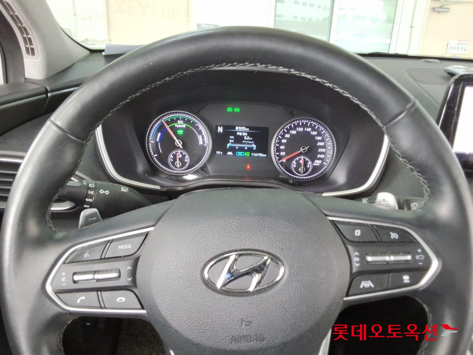 Hyundai Santa Fe 2022 - Image 30
