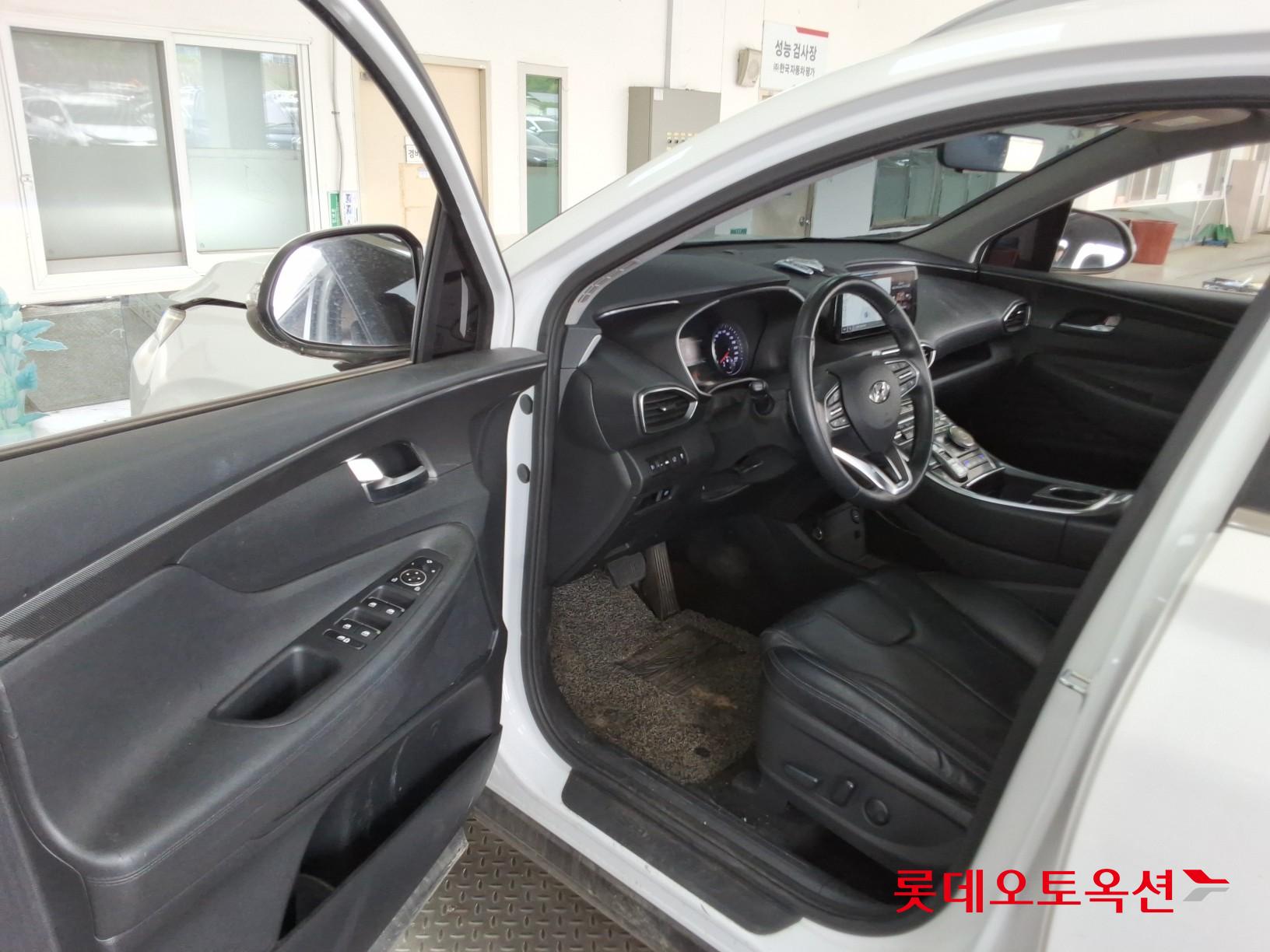 Hyundai Santa Fe 2022 - Image 35