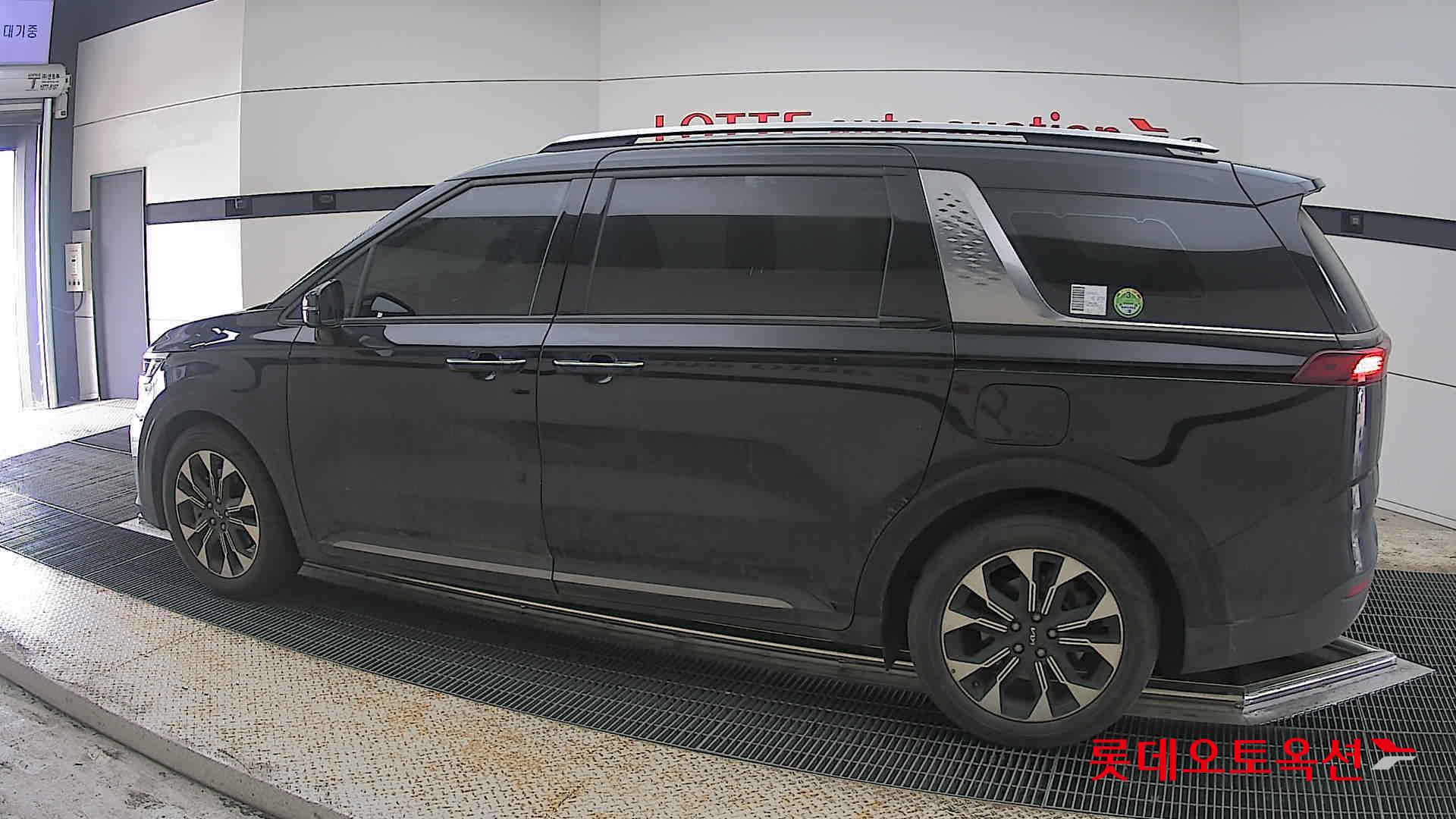 كيا كارنيفال 2023 - صورة 14