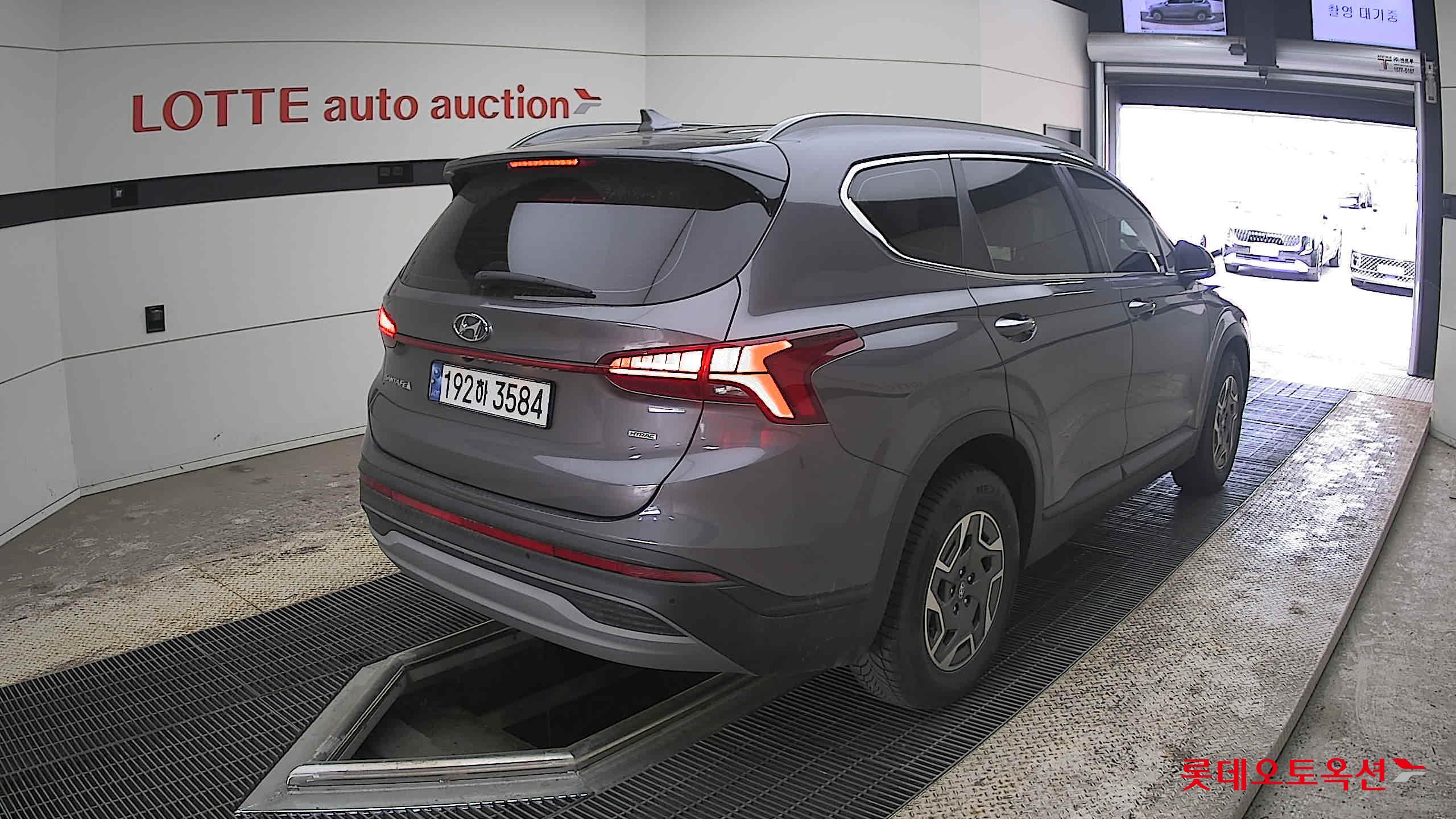 Hyundai Santa Fe 2023 - Image 5