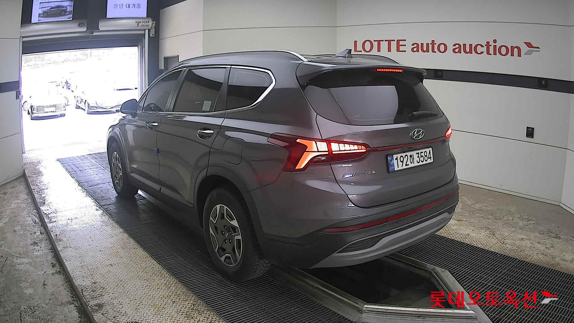 Hyundai Santa Fe 2023 - Image 4
