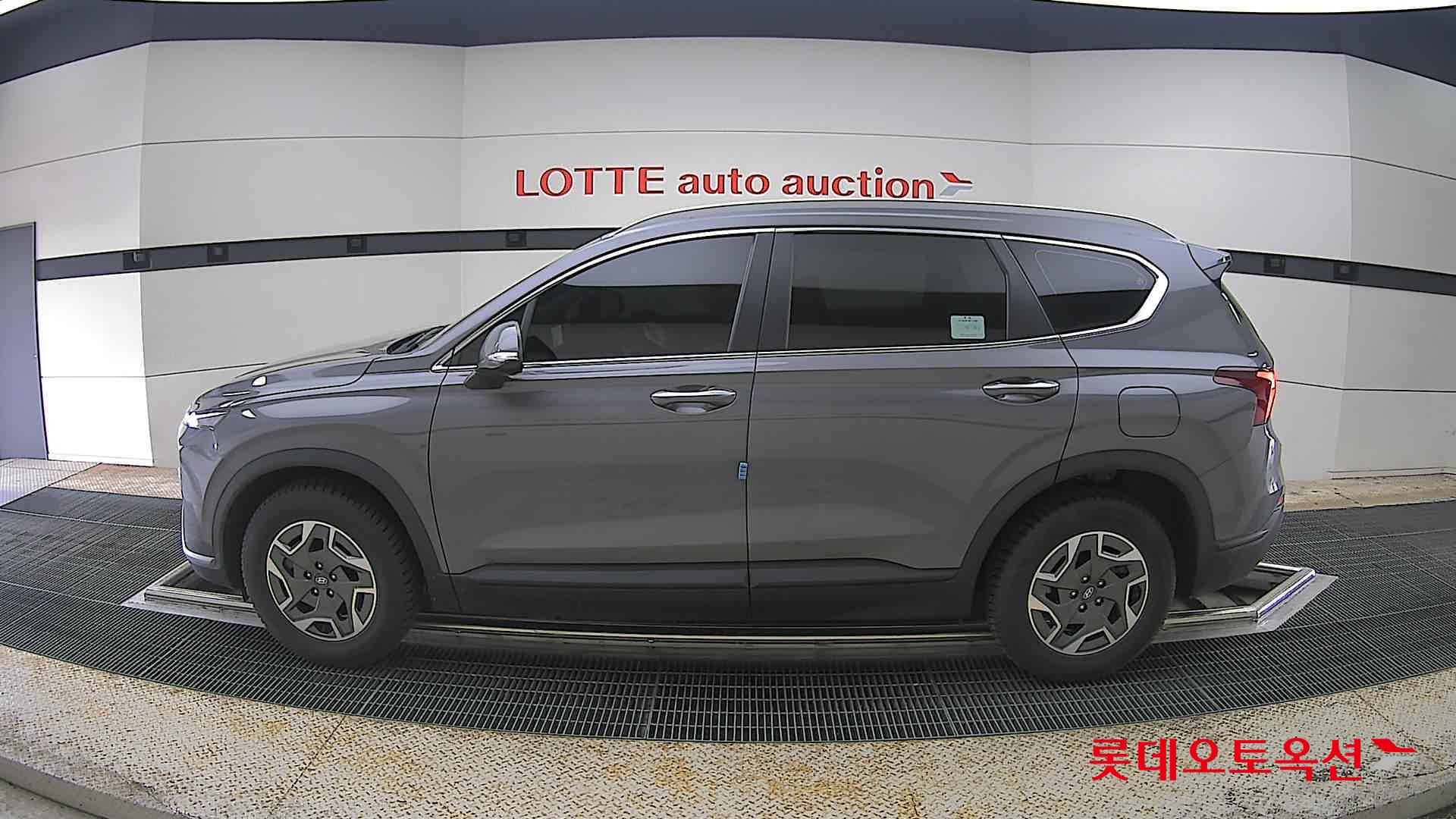Hyundai Santa Fe 2023 - Image 13