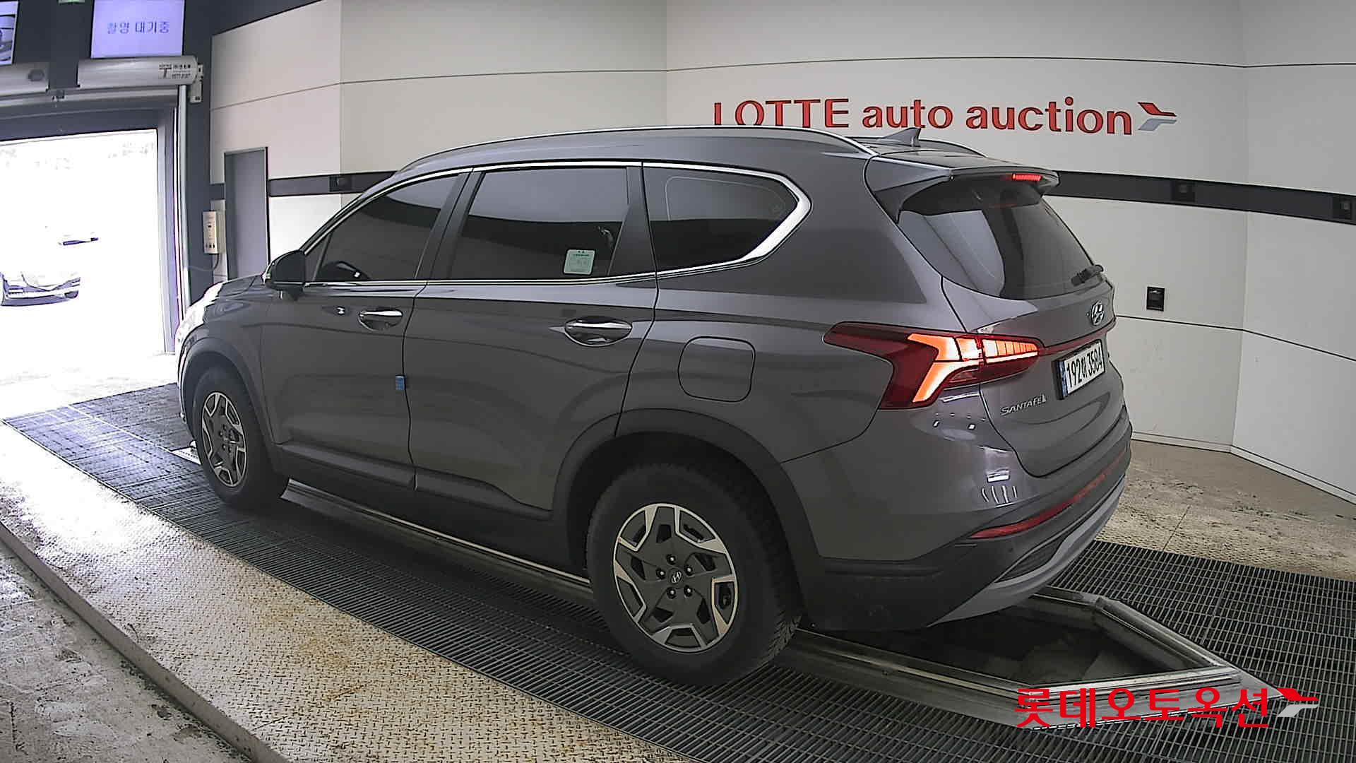 Hyundai Santa Fe 2023 - Image 15