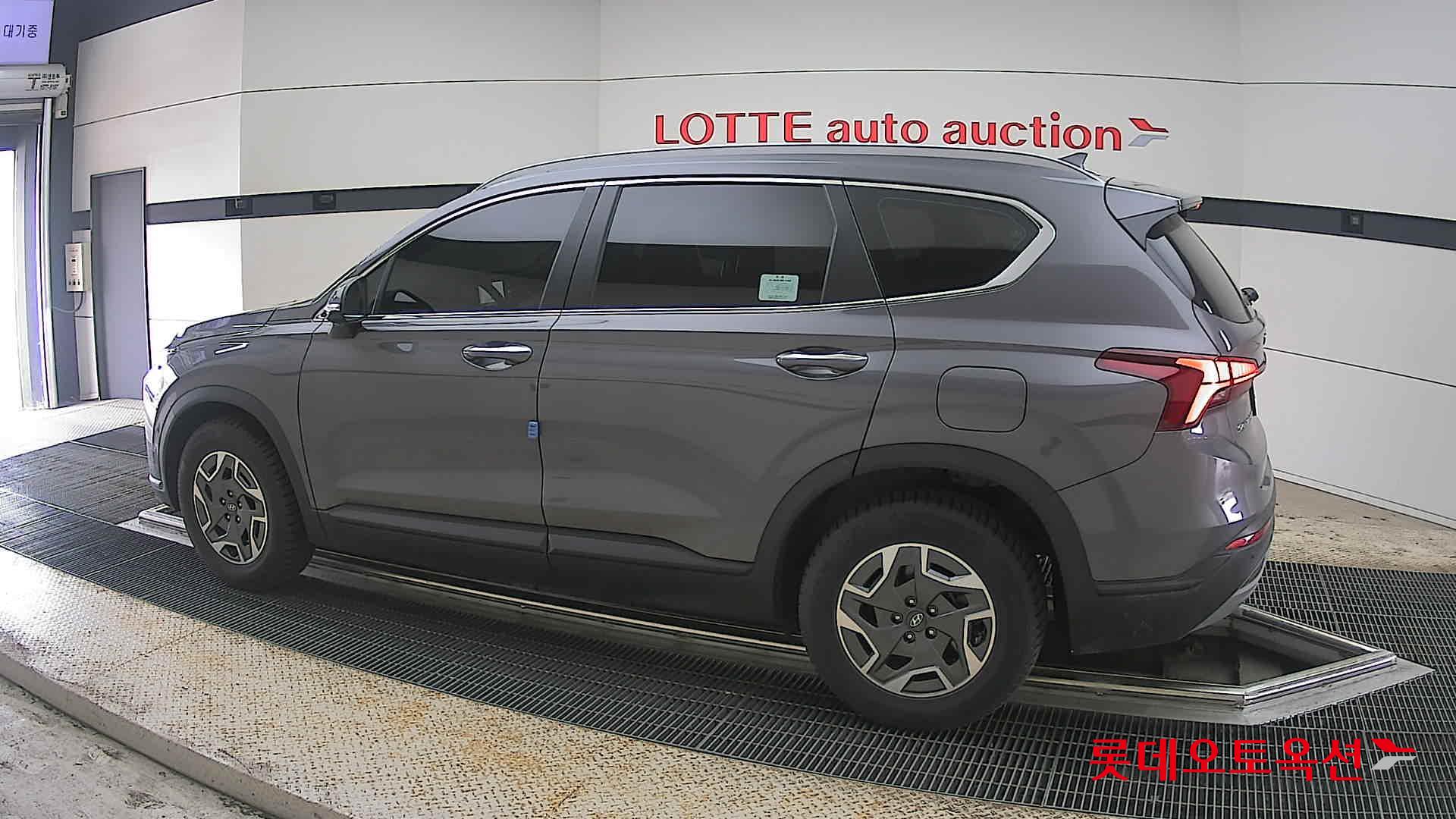 Hyundai Santa Fe 2023 - Image 14