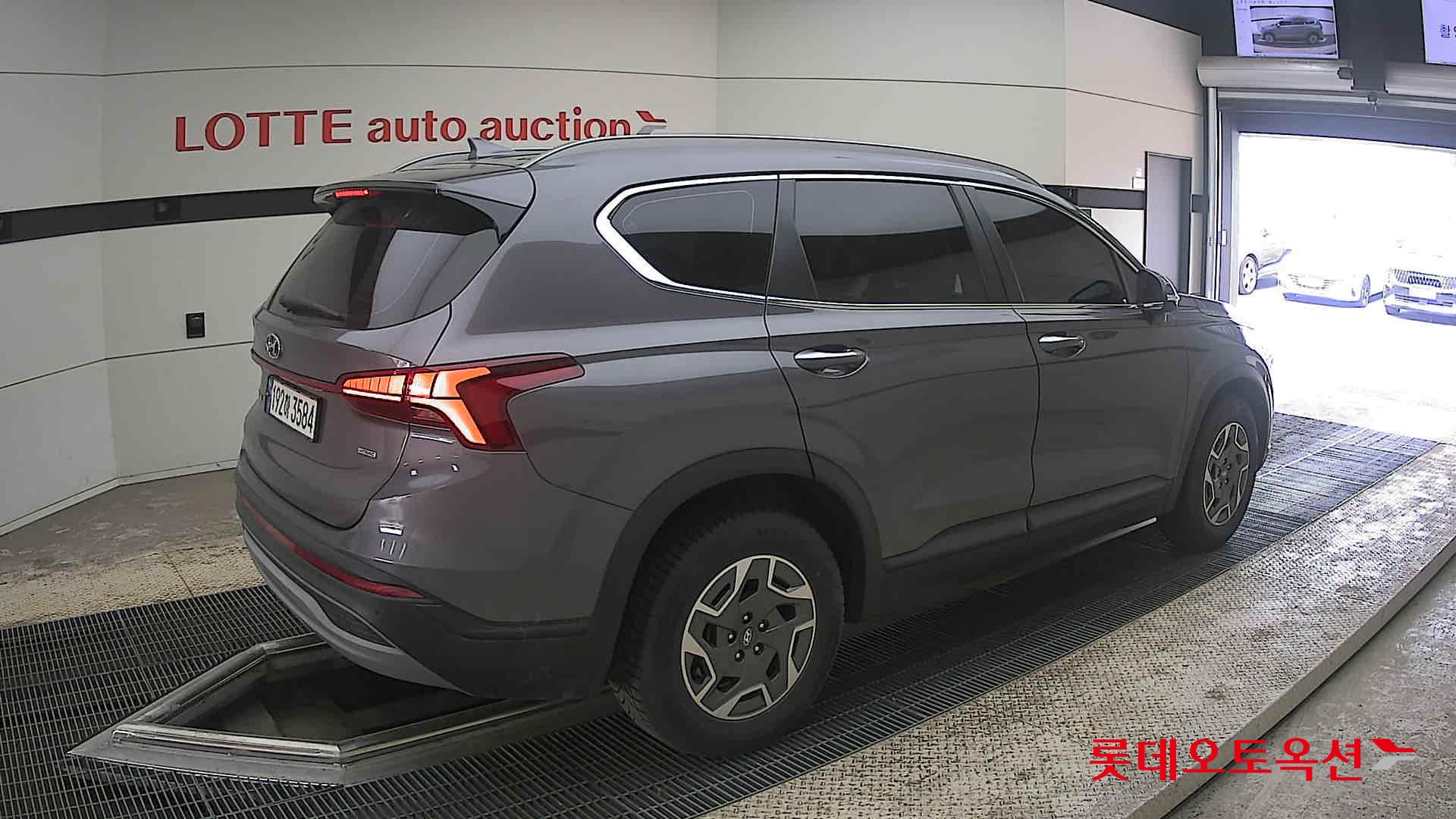 Hyundai Santa Fe 2023 - Image 19