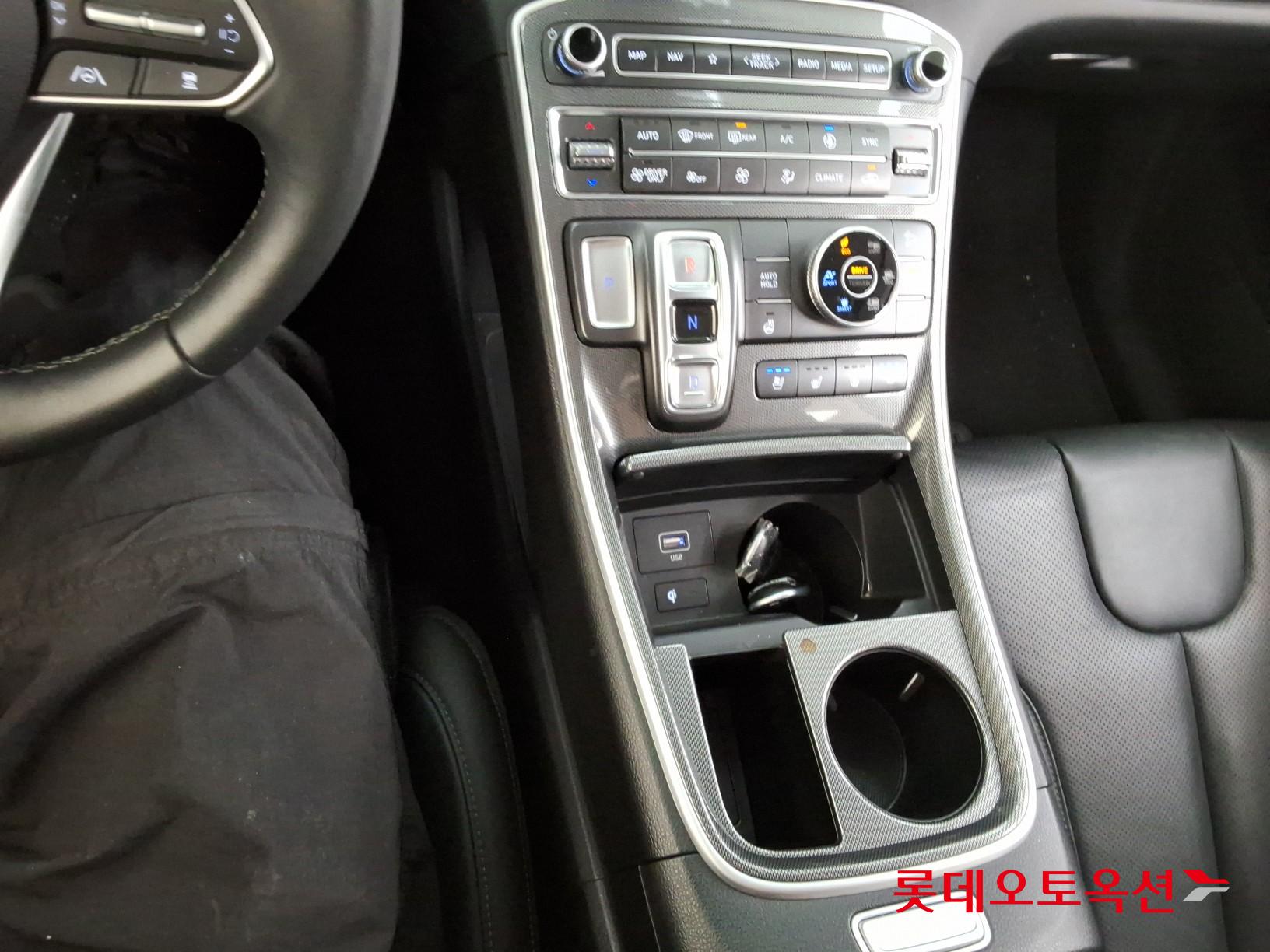 Hyundai Santa Fe 2023 - Image 32