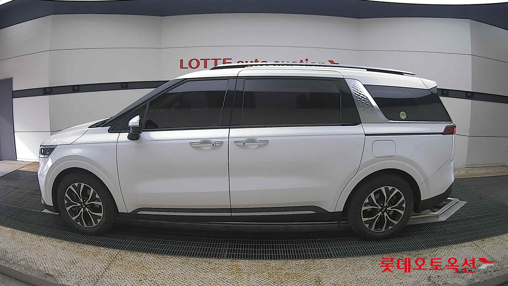 كيا كارنيفال 2021 - صورة 13