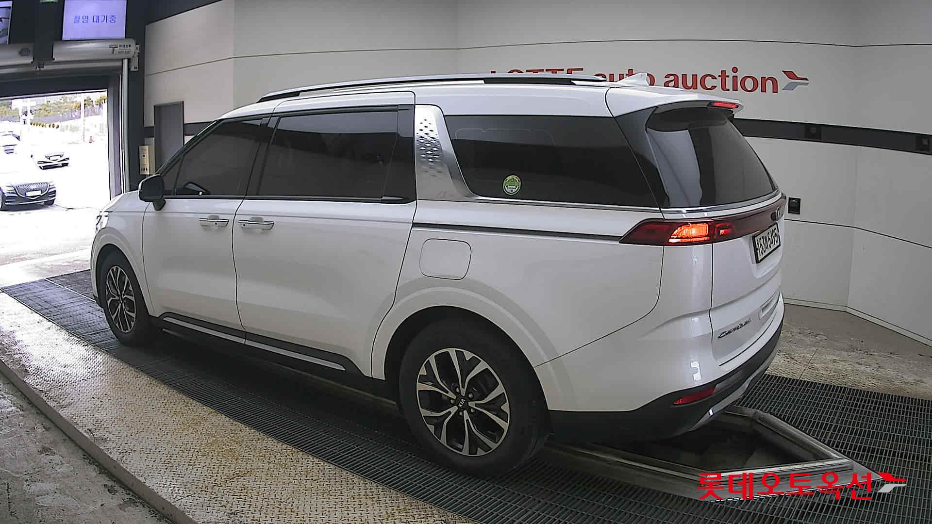 كيا كارنيفال 2021 - صورة 15