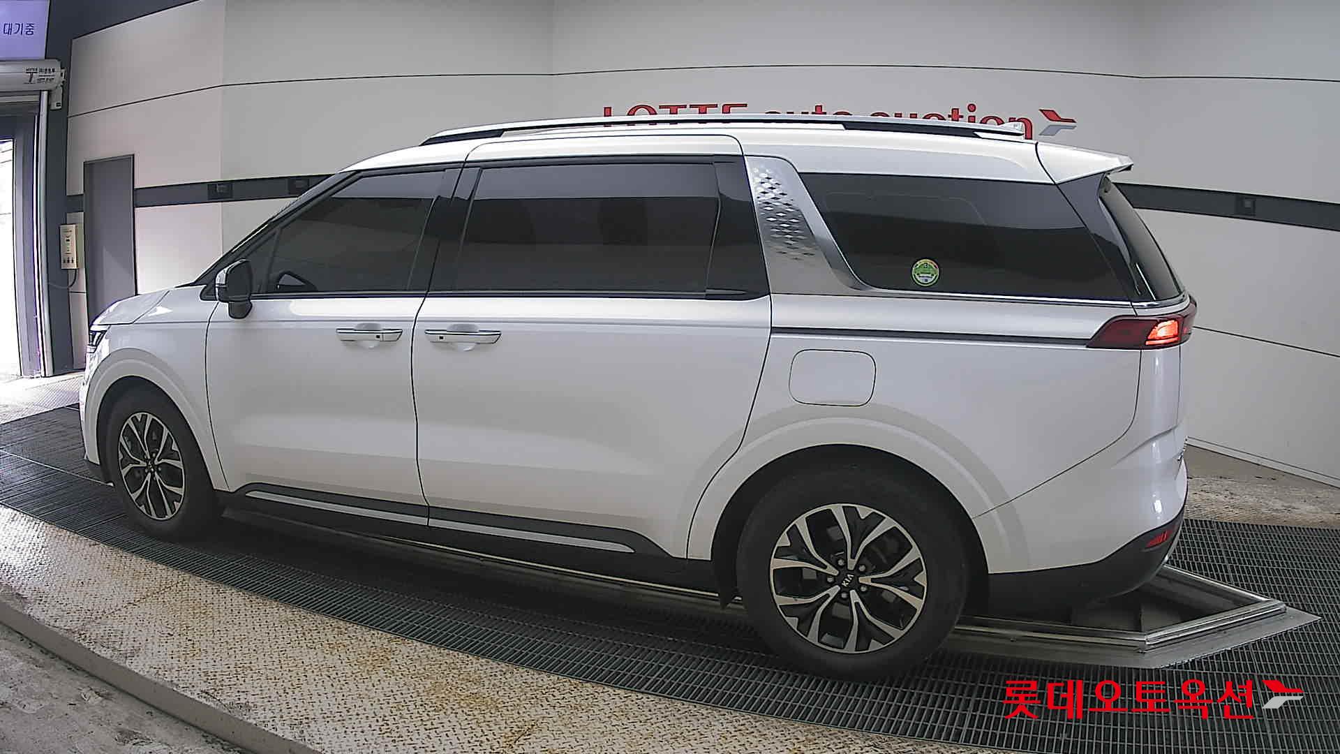 كيا كارنيفال 2021 - صورة 14