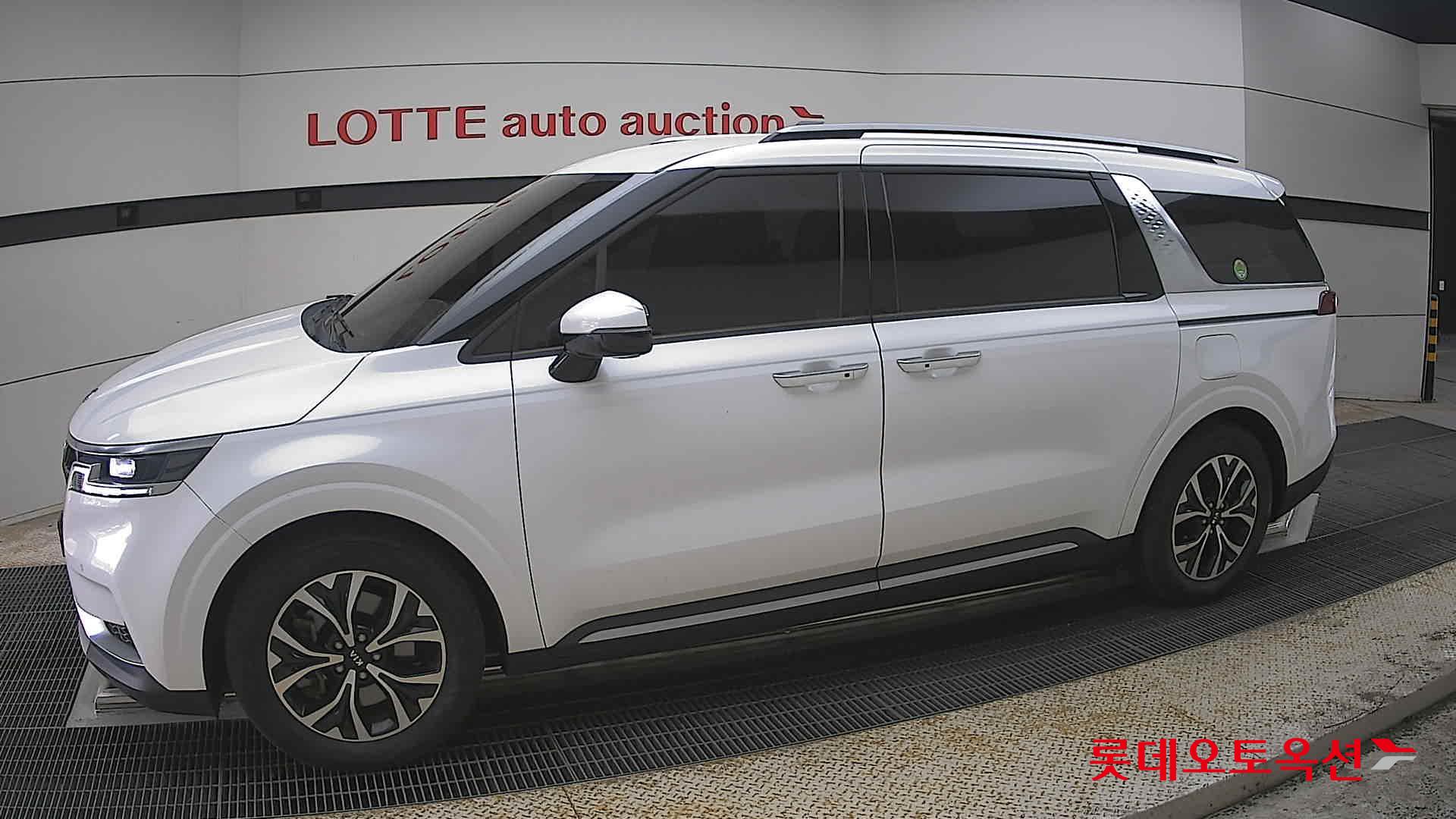 كيا كارنيفال 2021 - صورة 12